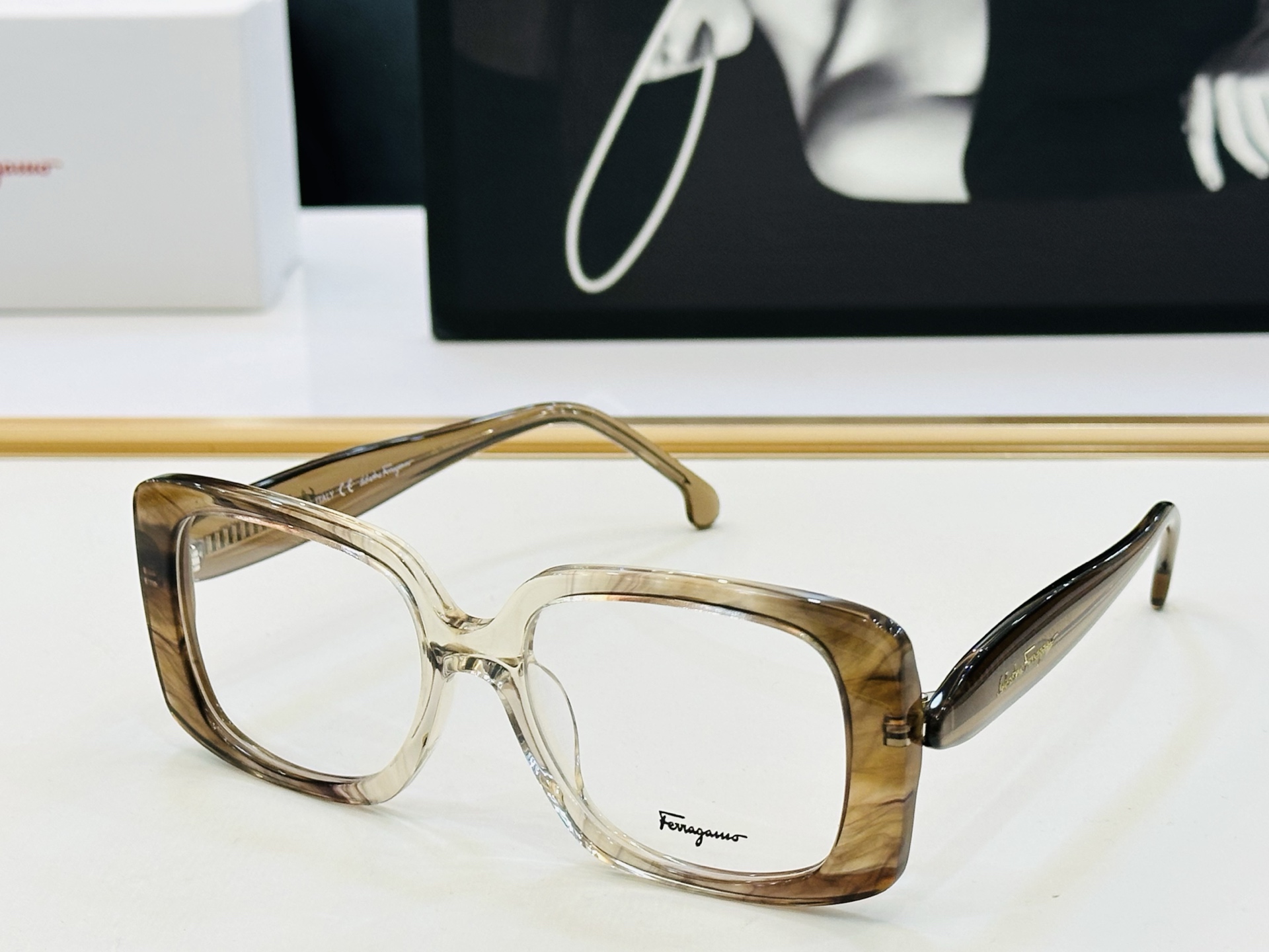 菲拉家 全新设计 SF1137 Size：54口19-145 悠闲 每付都精心制作 👍👍Z非常独特 配光