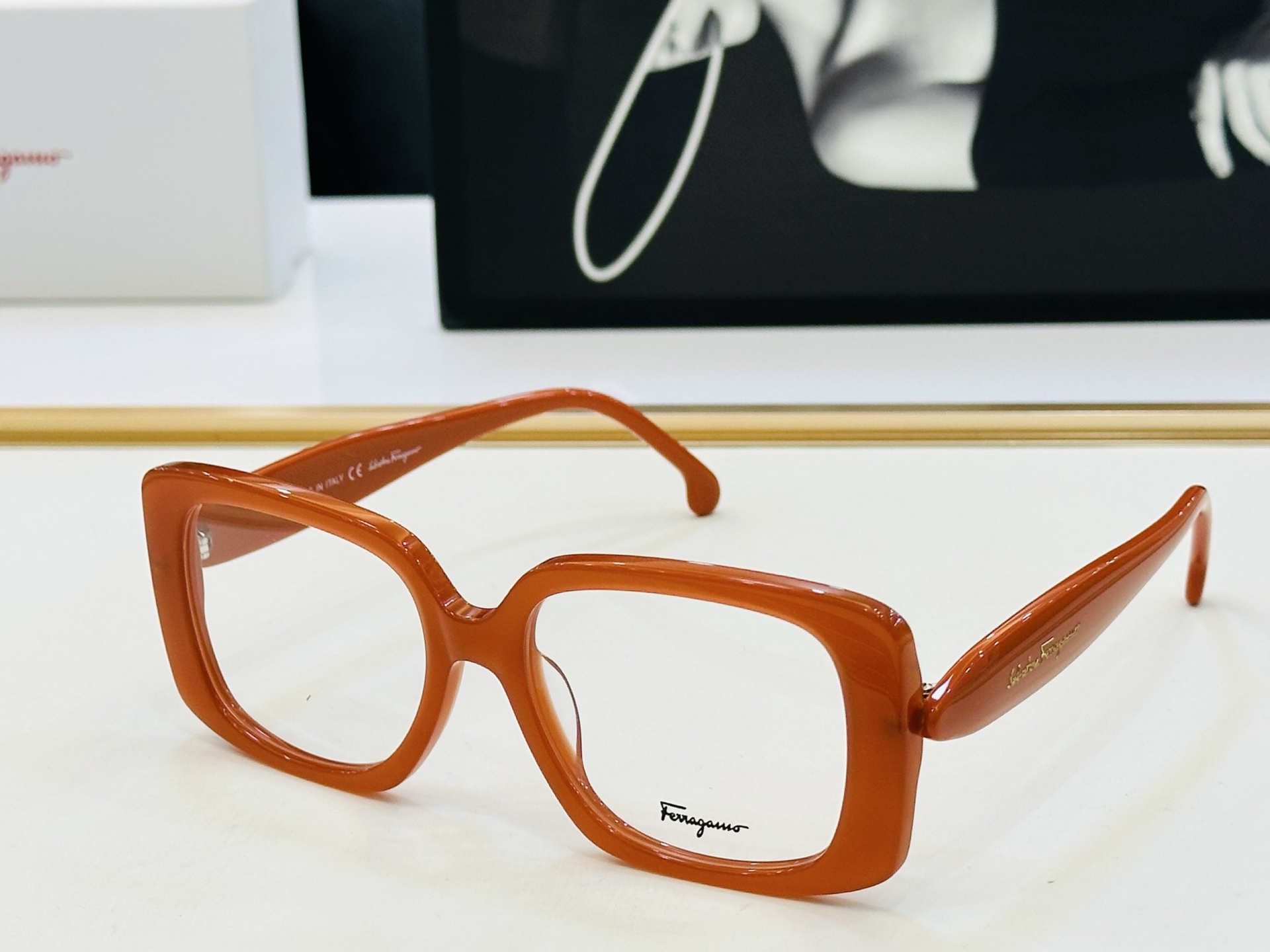 菲拉家 全新设计 SF1137 Size：54口19-145 悠闲 每付都精心制作 👍👍Z非常独特 配光