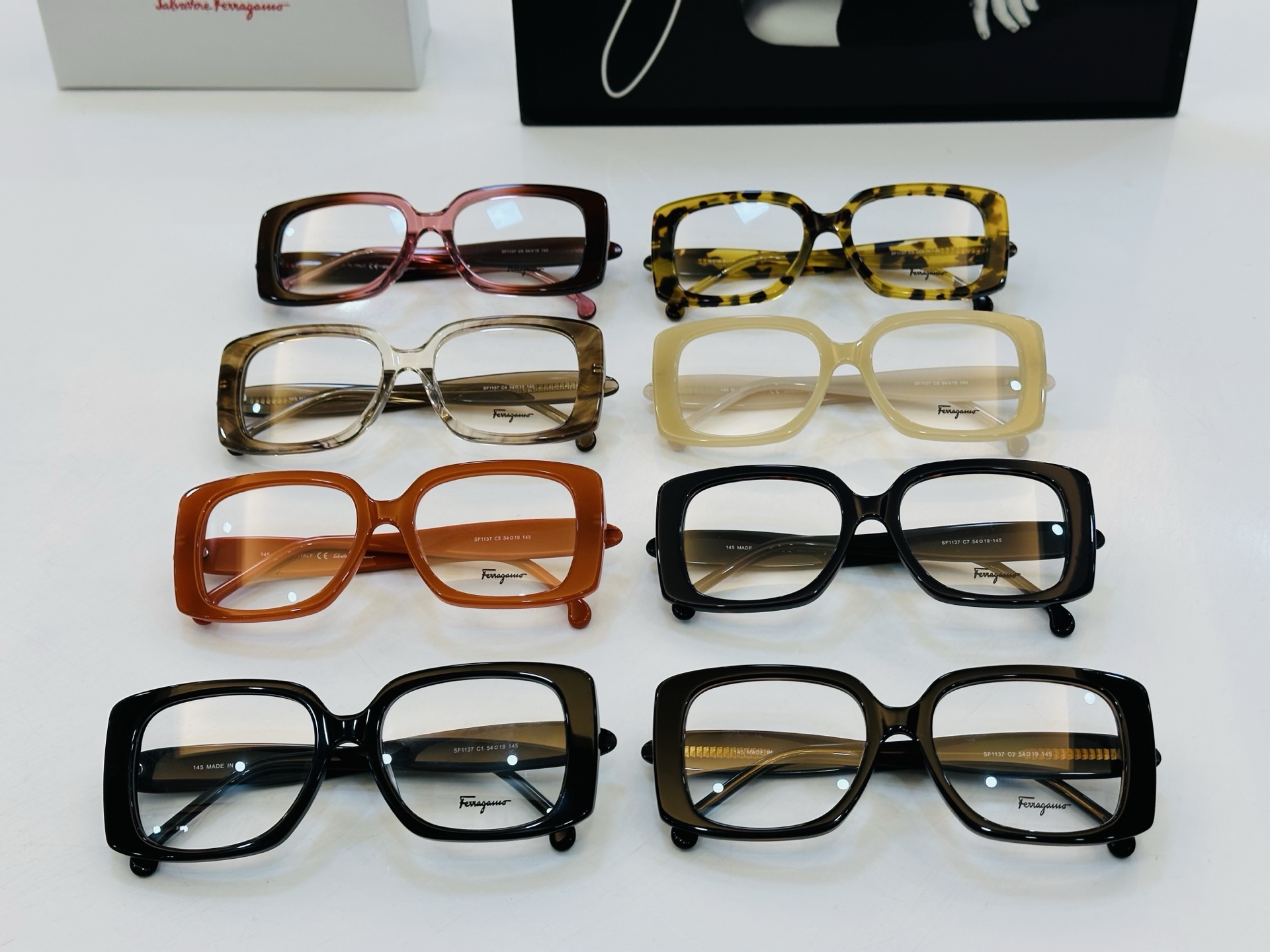 菲拉家 全新设计 SF1137 Size：54口19-145 悠闲 每付都精心制作 👍👍Z非常独特 配光