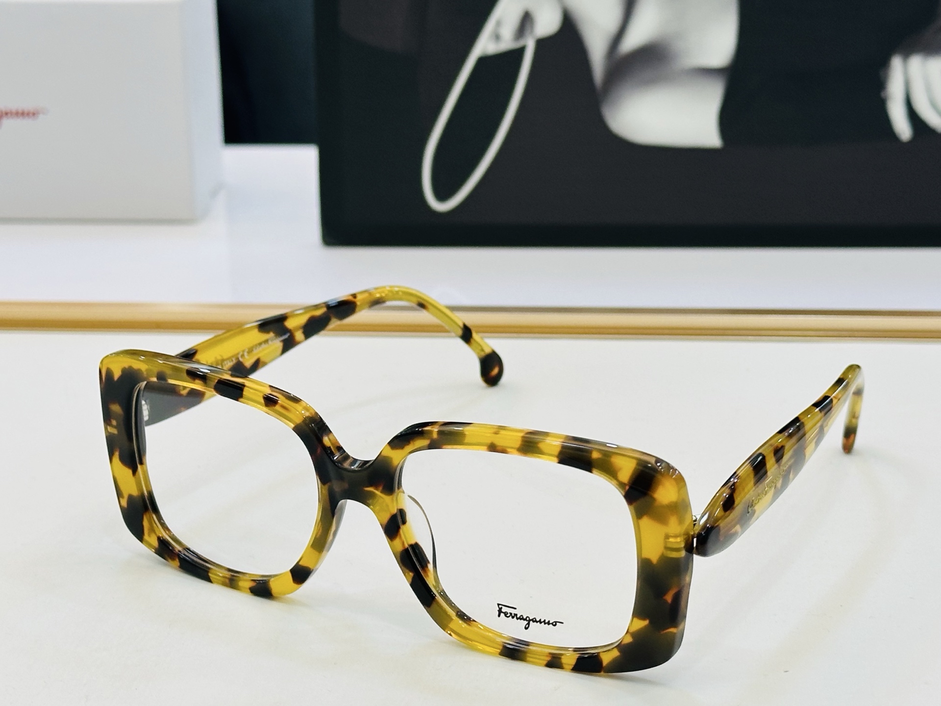 菲拉家 全新设计 SF1137 Size：54口19-145 悠闲 每付都精心制作 👍👍Z非常独特 配光