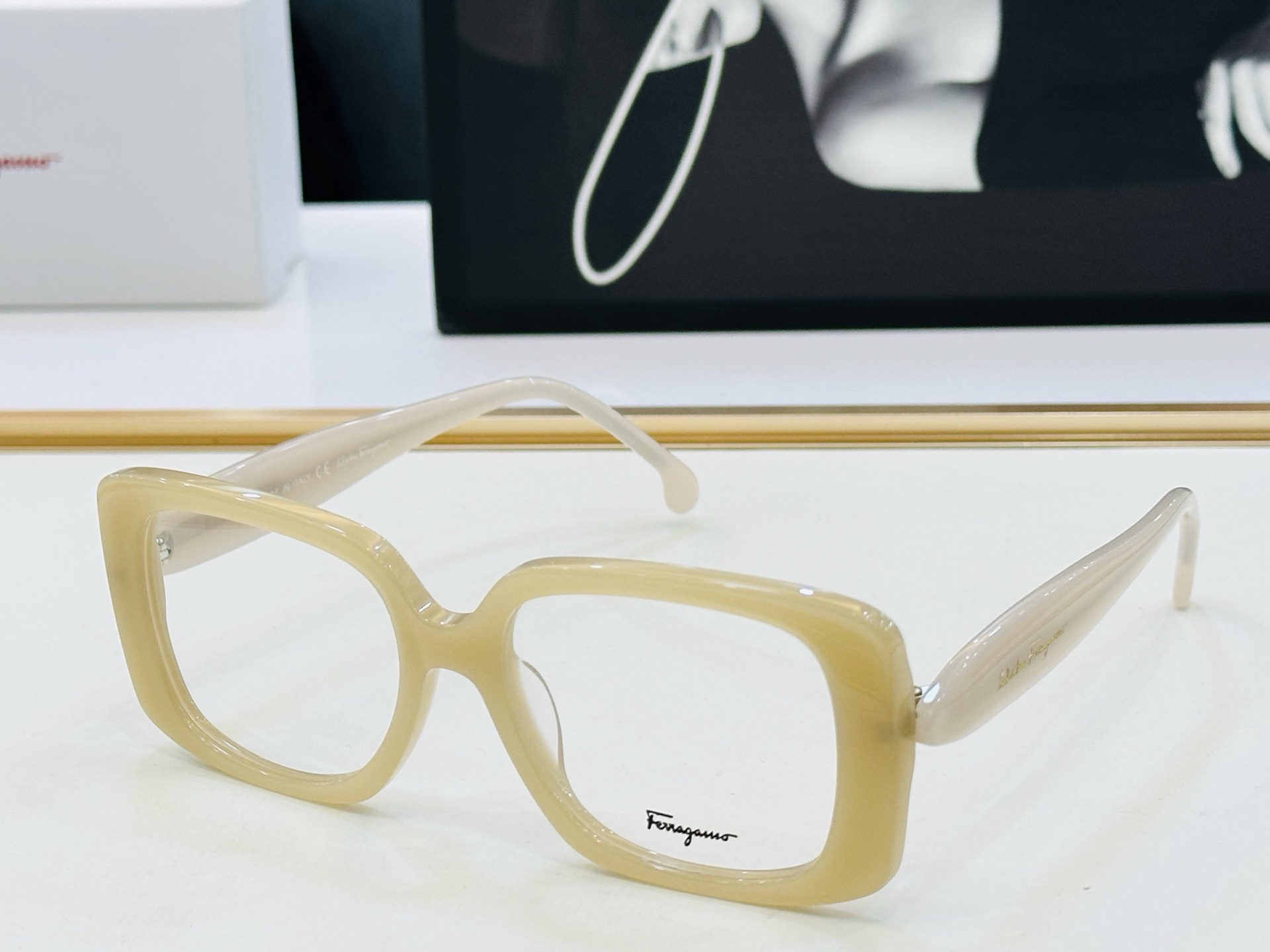 菲拉家 全新设计 SF1137 Size：54口19-145 悠闲 每付都精心制作 👍👍Z非常独特 配光