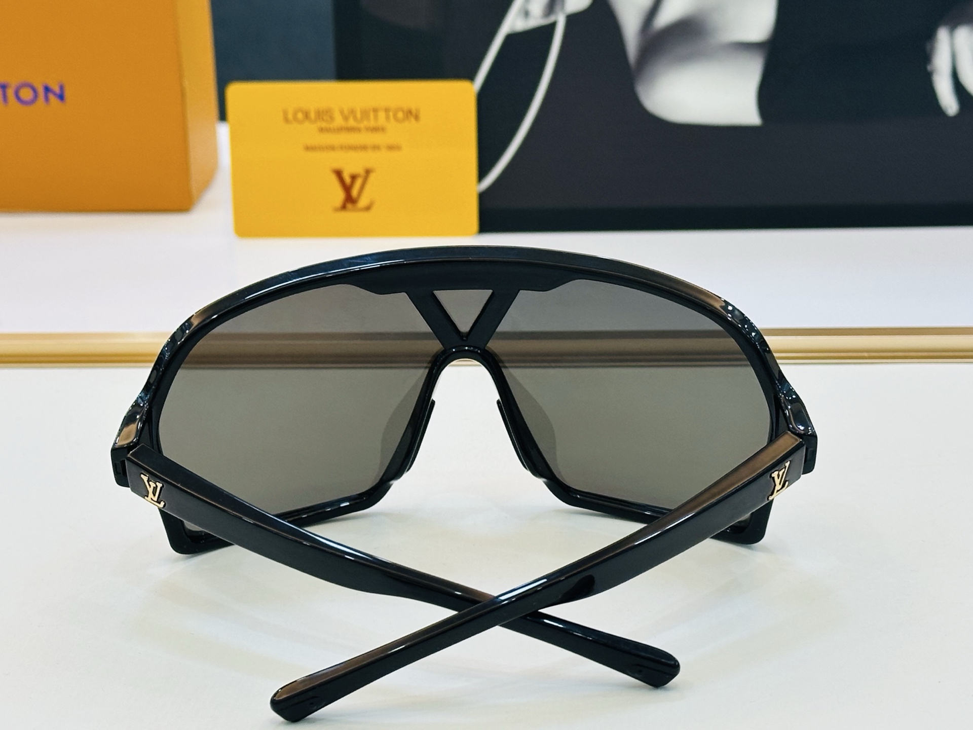 路易家 🎩Z3102U Size：135口00-120 充满活力的 展现独特个性🌟展现大气的你 Wen高