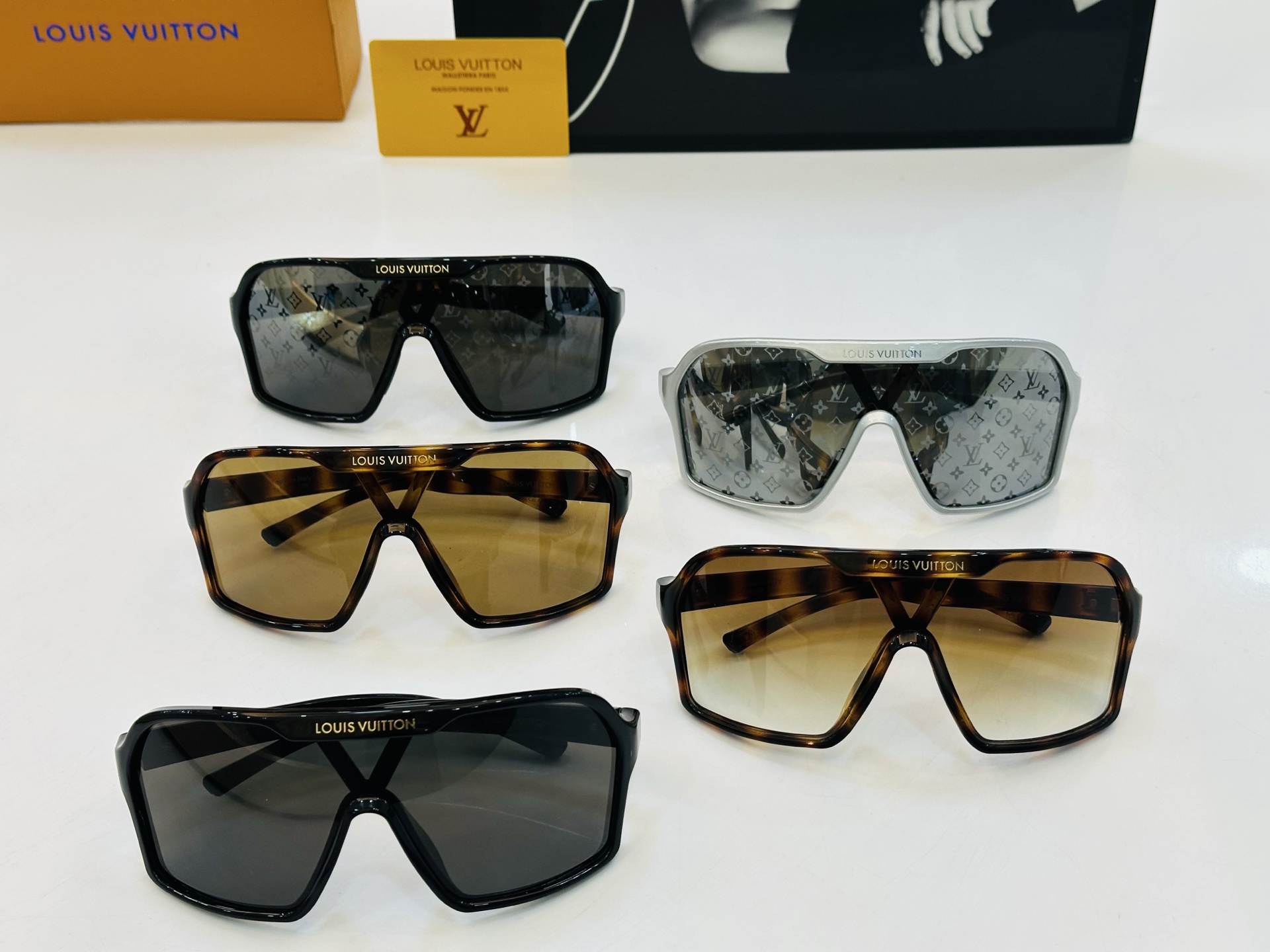 路易家 🎩Z3102U Size：135口00-120 充满活力的 展现独特个性🌟展现大气的你 Wen高