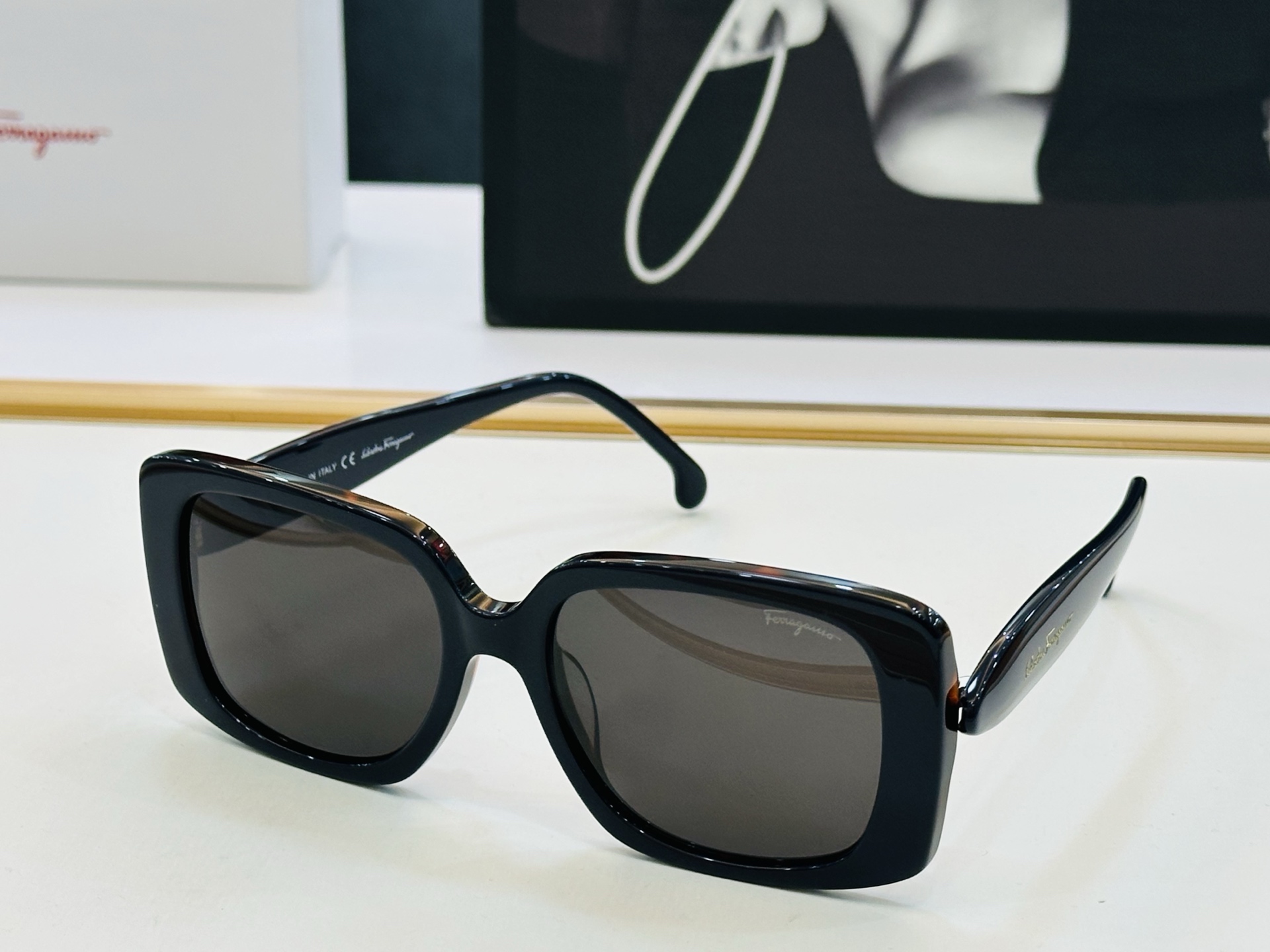 菲拉家 全新设计 SF1137 Size：54口19-145 悠闲 每付都精心制作 👍👍Z非常独特