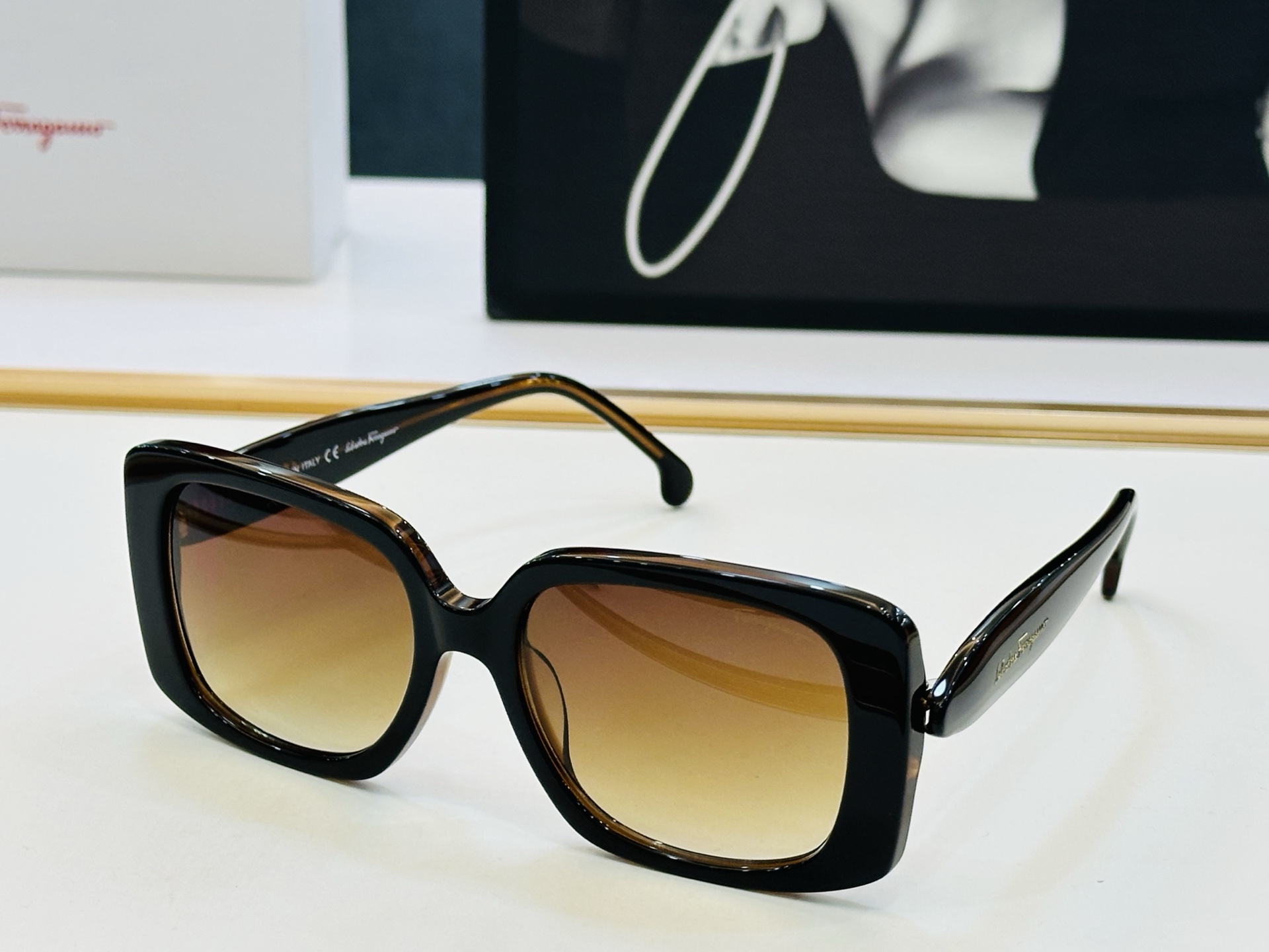 菲拉家 全新设计 SF1137 Size：54口19-145 悠闲 每付都精心制作 👍👍Z非常独特