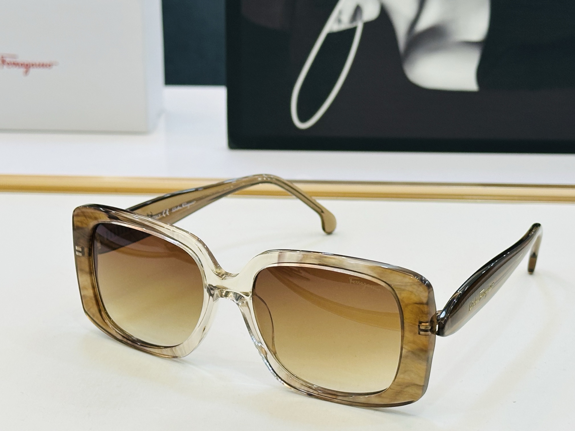 菲拉家 全新设计 SF1137 Size：54口19-145 悠闲 每付都精心制作 👍👍Z非常独特