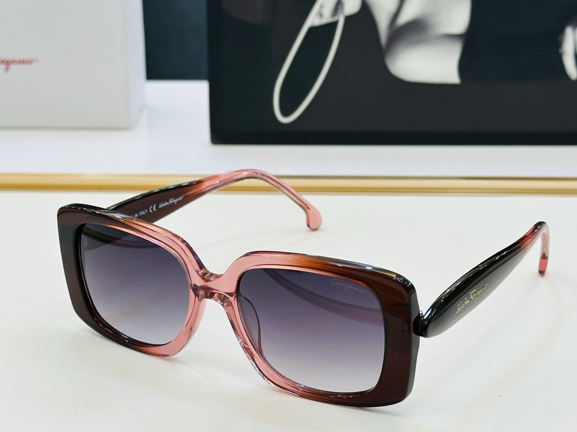 菲拉家 全新设计 SF1137 Size：54口19-145 悠闲 每付都精心制作 👍👍Z非常独特