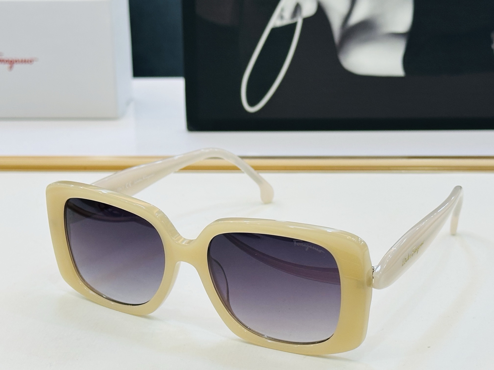 菲拉家 全新设计 SF1137 Size：54口19-145 悠闲 每付都精心制作 👍👍Z非常独特