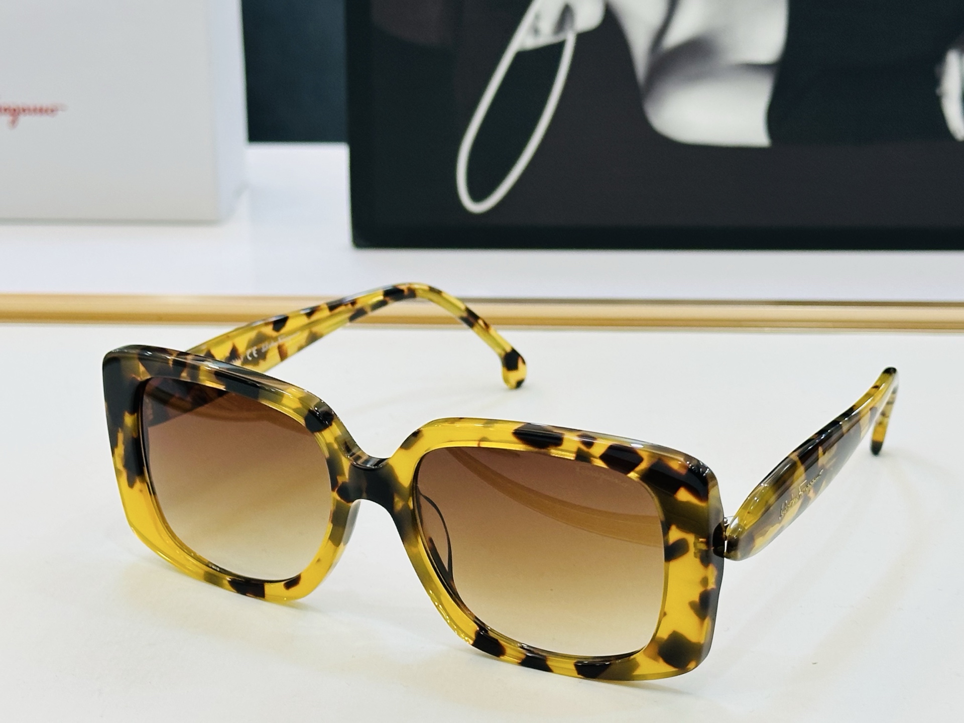 菲拉家 全新设计 SF1137 Size：54口19-145 悠闲 每付都精心制作 👍👍Z非常独特