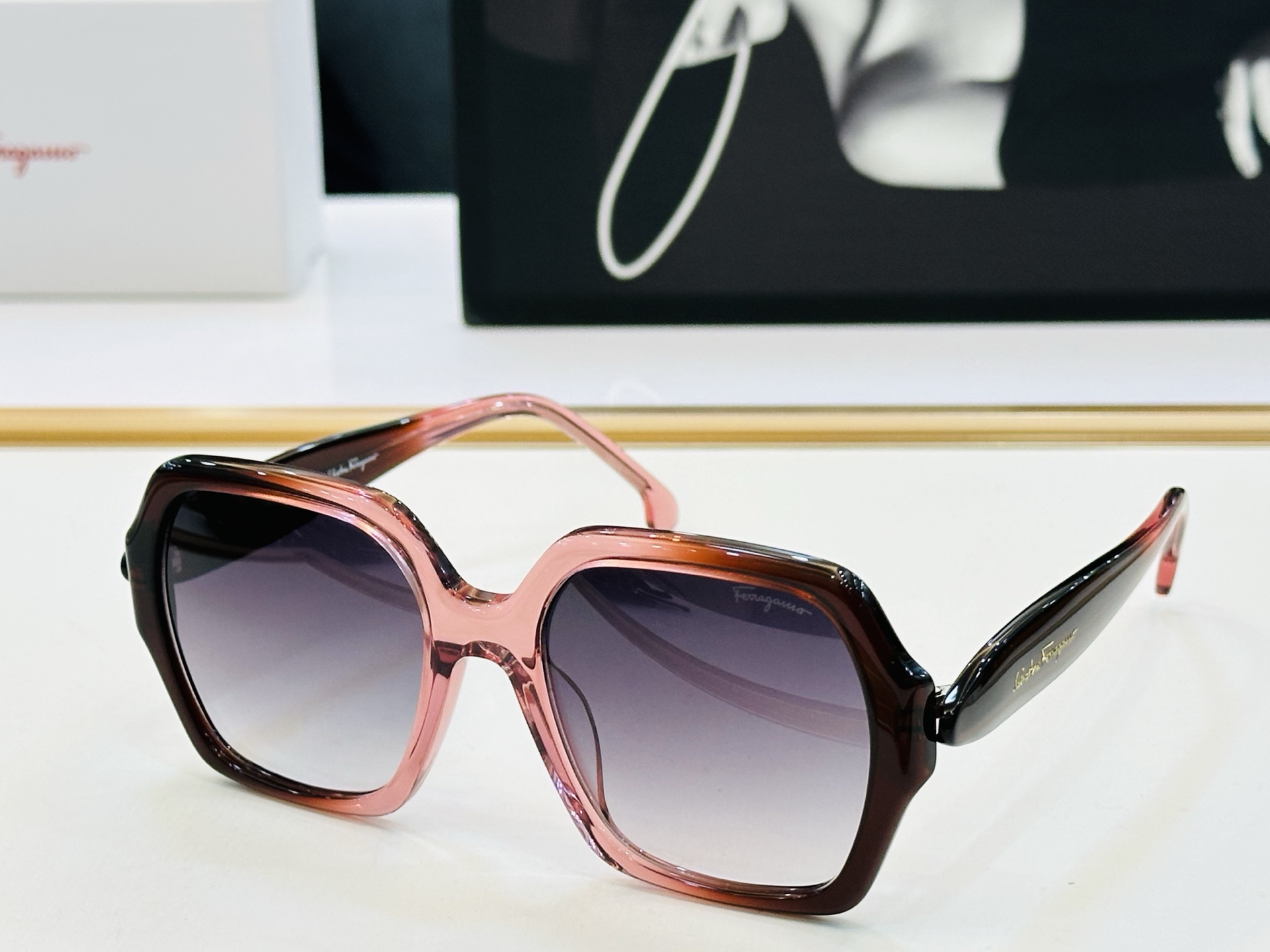 菲拉家 全新设计 SF1136 Size：53口19-145 悠闲 每付都精心制作 👍👍Z非常独特