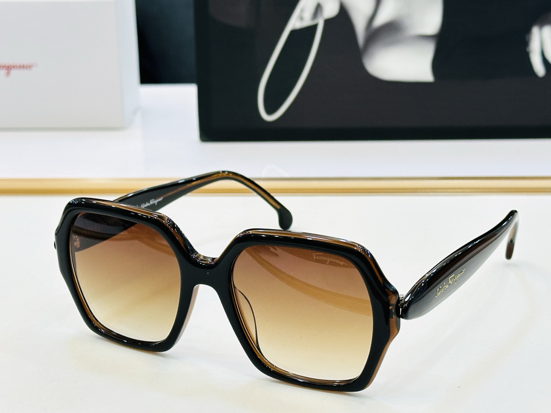 菲拉家 全新设计 SF1136 Size：53口19-145 悠闲 每付都精心制作 👍👍Z非常独特