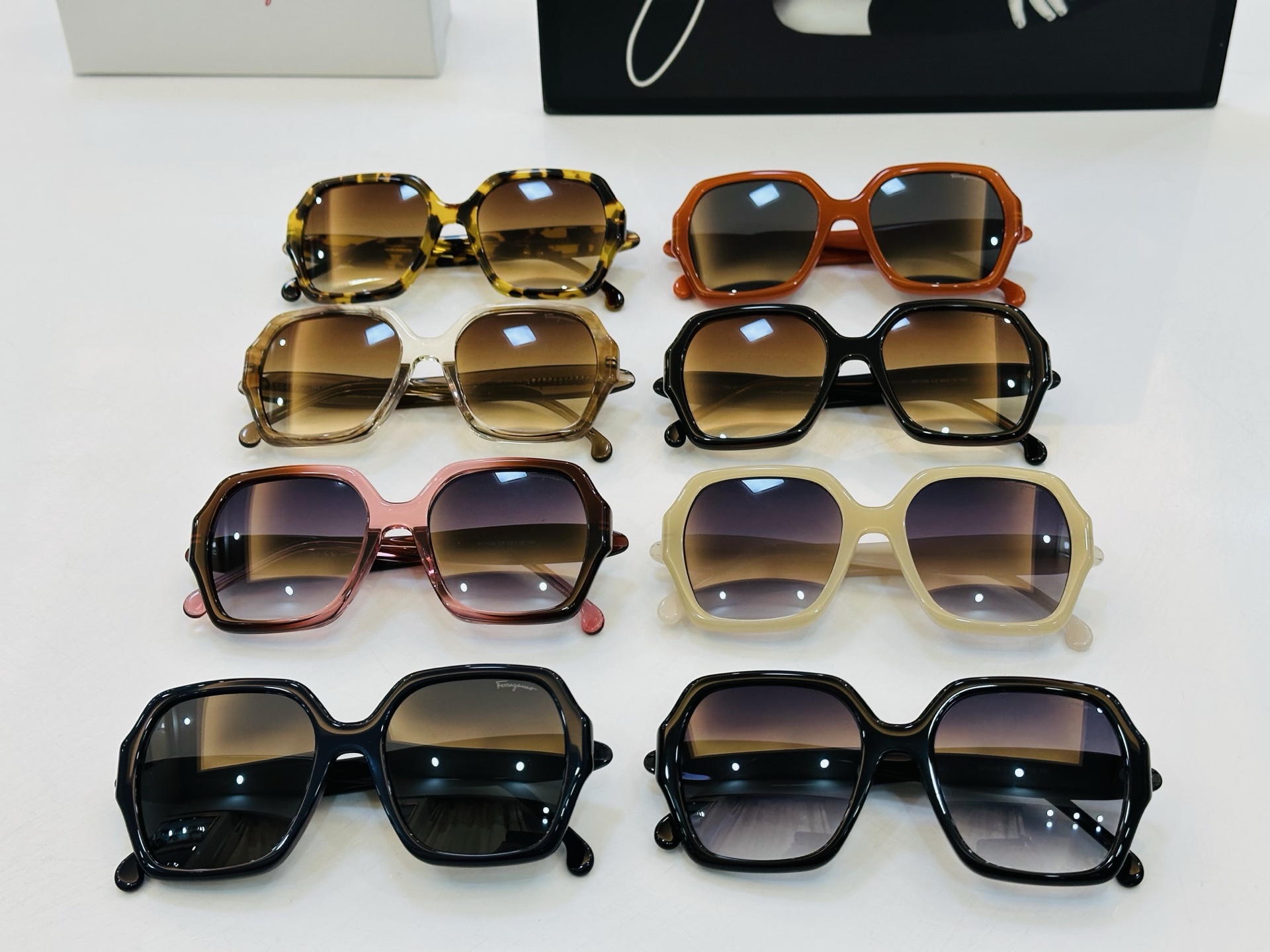 菲拉家 全新设计 SF1136 Size：53口19-145 悠闲 每付都精心制作 👍👍Z非常独特