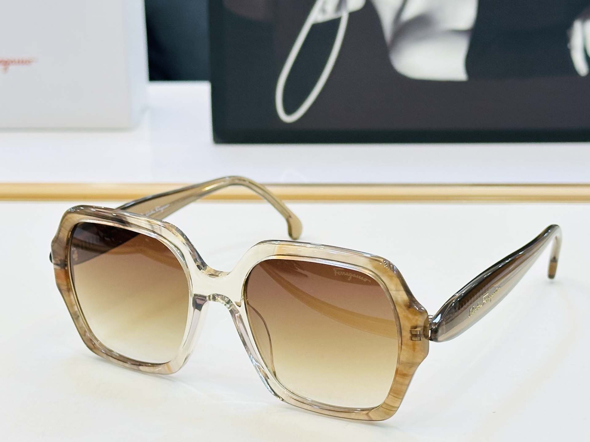 菲拉家 全新设计 SF1136 Size：53口19-145 悠闲 每付都精心制作 👍👍Z非常独特