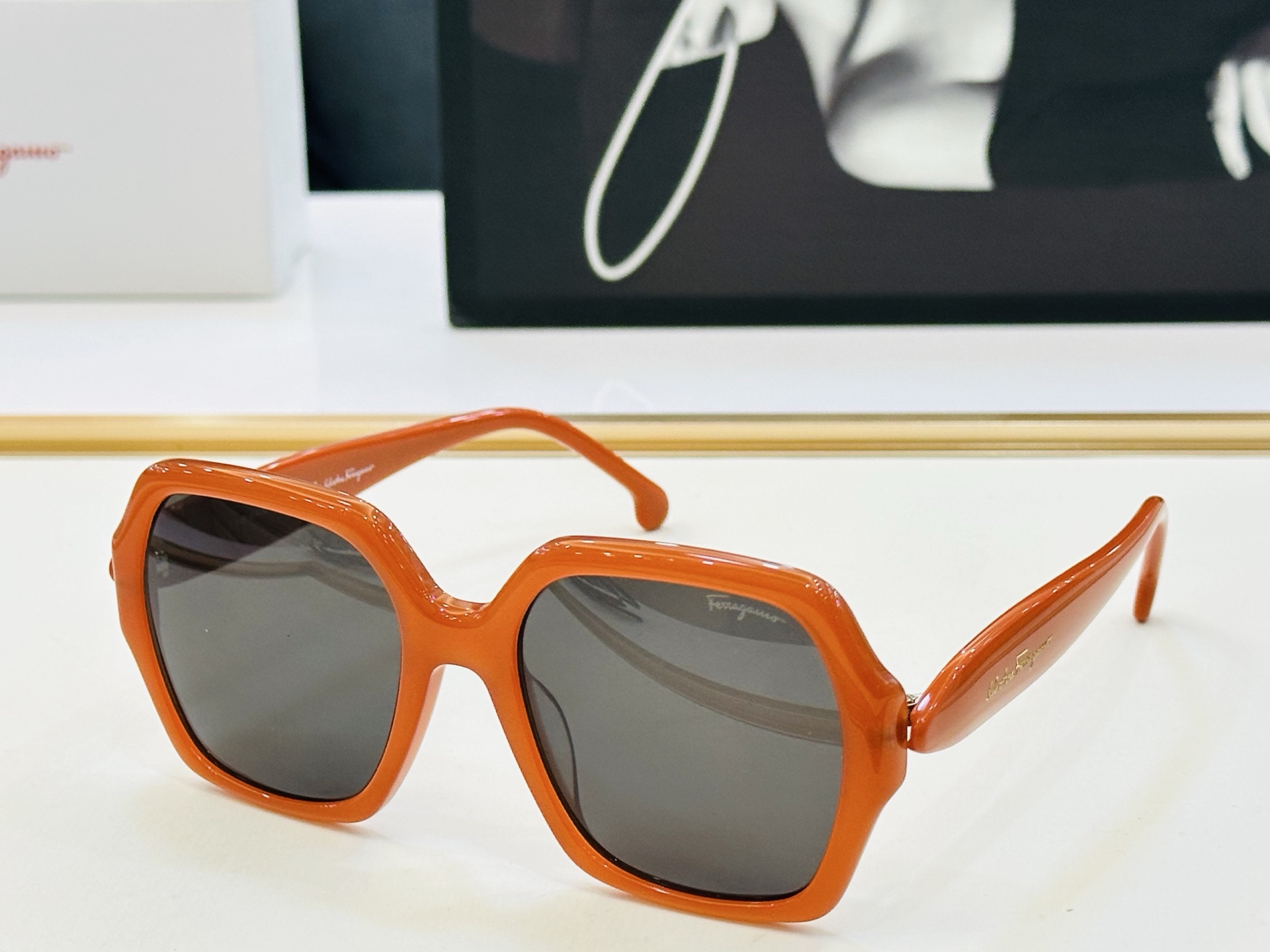 菲拉家 全新设计 SF1136 Size：53口19-145 悠闲 每付都精心制作 👍👍Z非常独特