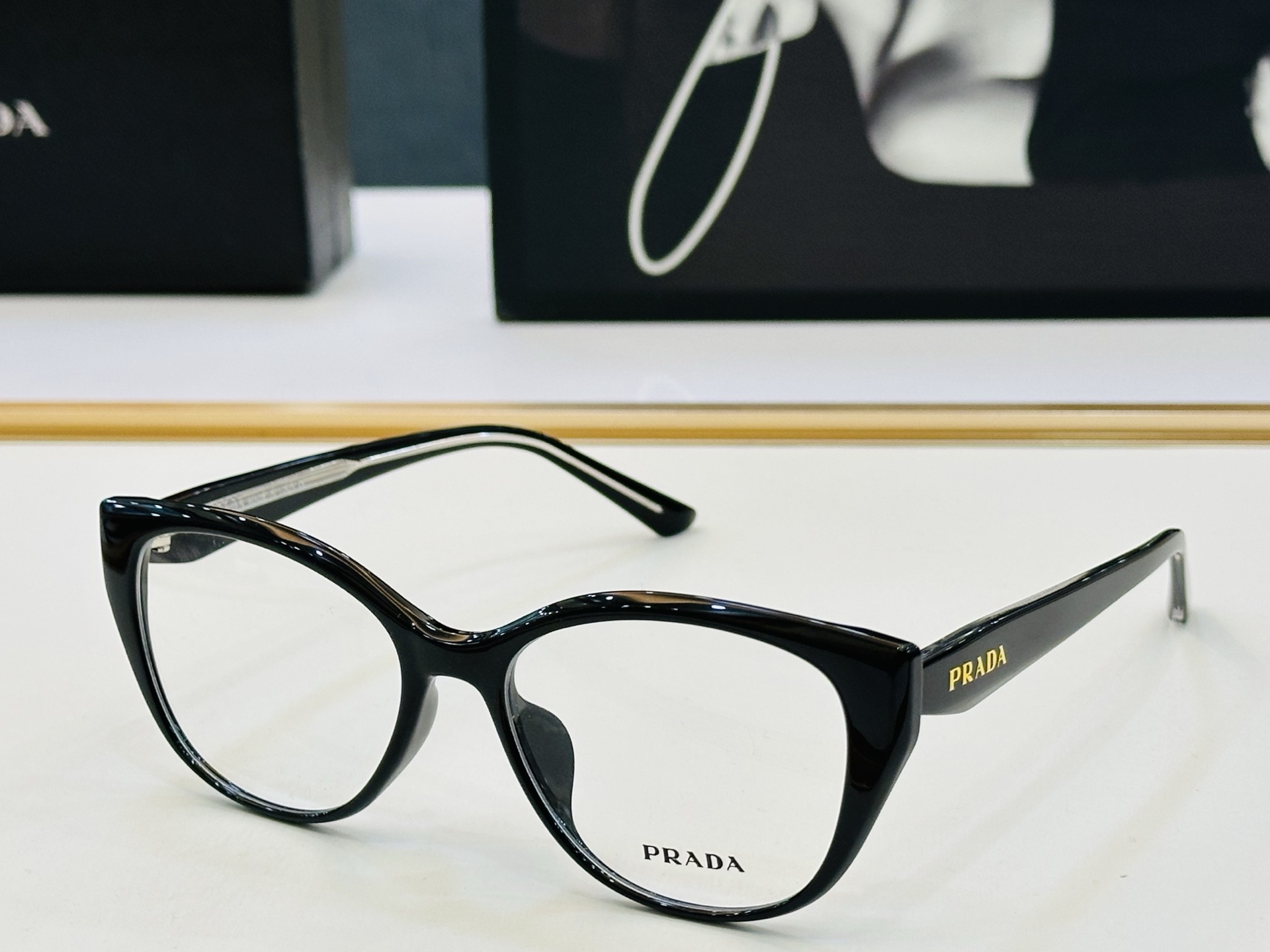 🔺PRAD*🔻普家 k9207 Size：54口17-148 眼镜系列堪称精湛制作 彰显独特个 q最新推