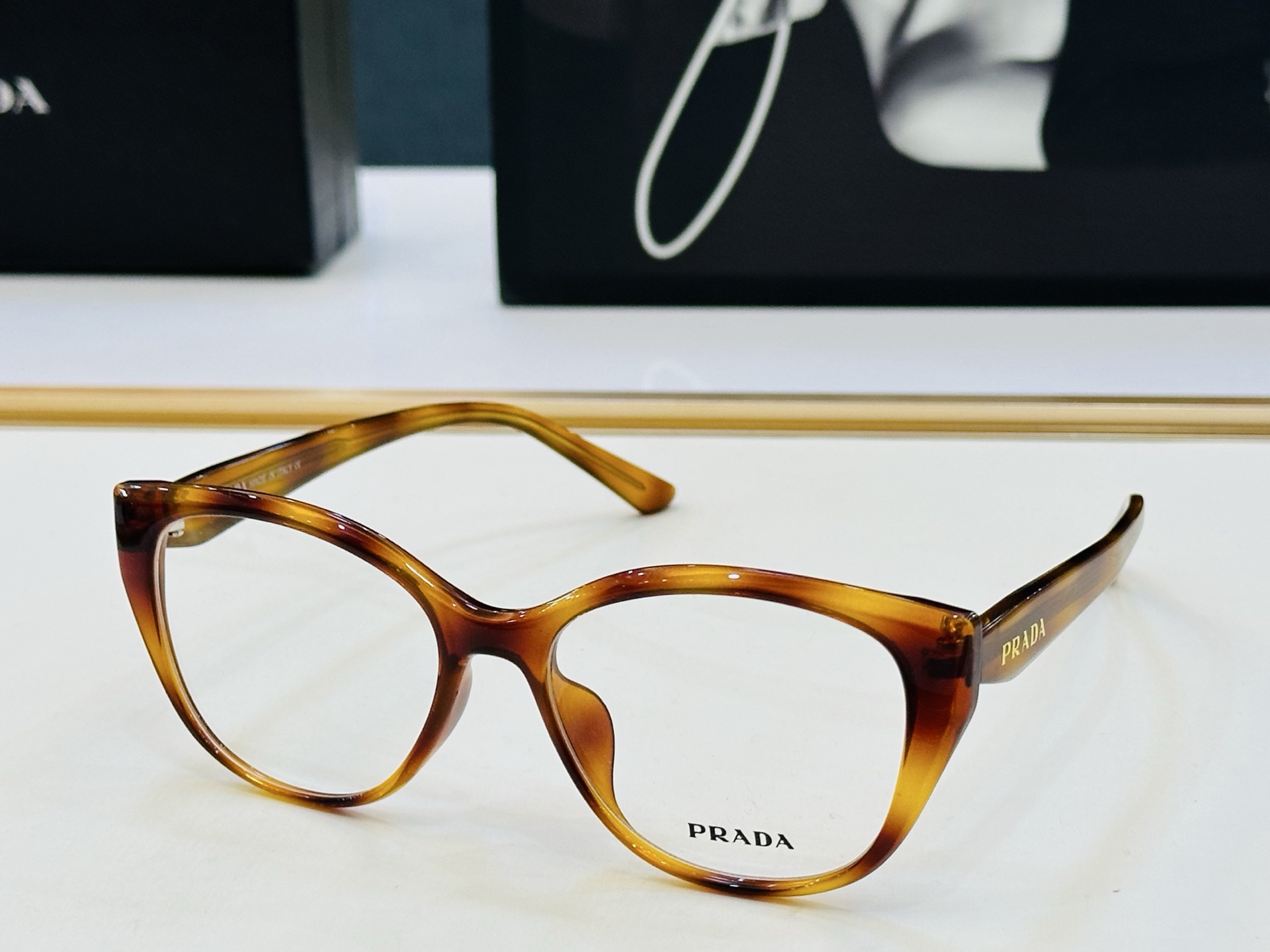🔺PRAD*🔻普家 k9207 Size：54口17-148 眼镜系列堪称精湛制作 彰显独特个 q最新推