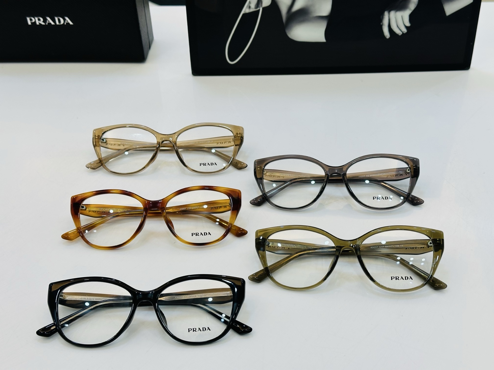 🔺PRAD*🔻普家 k9207 Size：54口17-148 眼镜系列堪称精湛制作 彰显独特个 q最新推