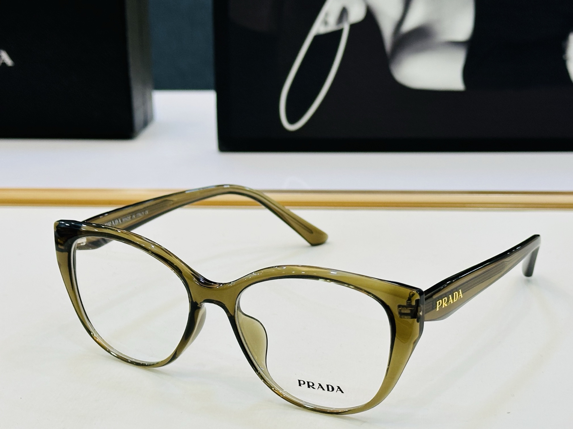 🔺PRAD*🔻普家 k9207 Size：54口17-148 眼镜系列堪称精湛制作 彰显独特个 q最新推