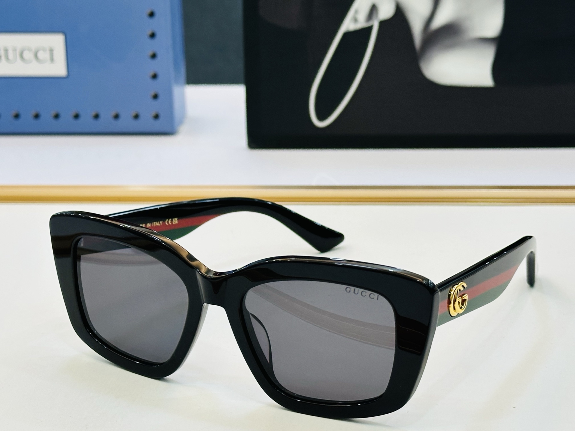 GUCC* 古家 GG1556S 🐝🐝系列 Size：53口19-145 🍁🍁q 超绝品质 太阳镜 。