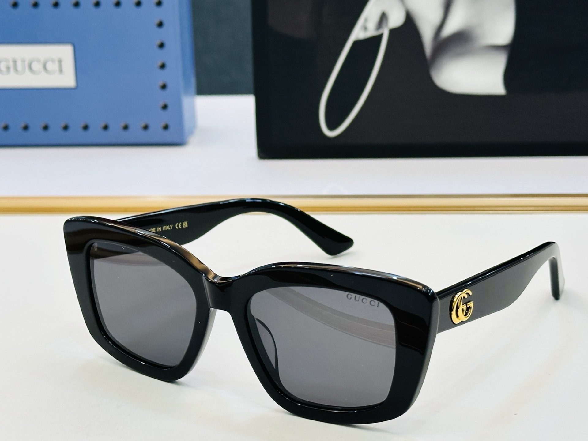 GUCC* 古家 GG1556S 🐝🐝系列 Size：53口19-145 🍁🍁q 超绝品质 太阳镜 。