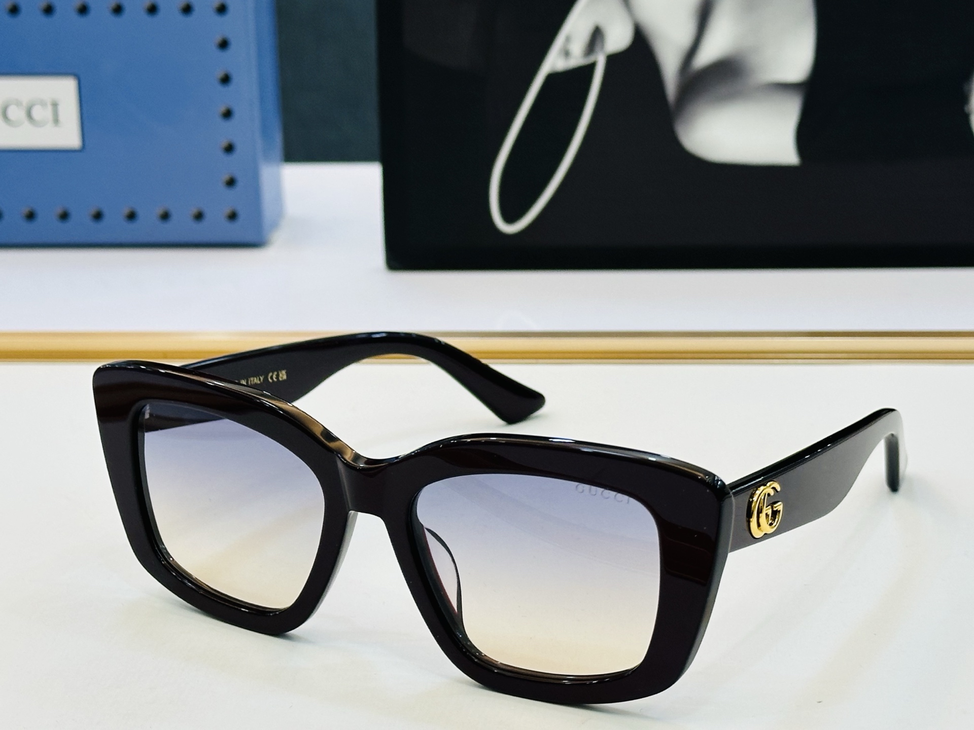 GUCC* 古家 GG1556S 🐝🐝系列 Size：53口19-145 🍁🍁q 超绝品质 太阳镜 。