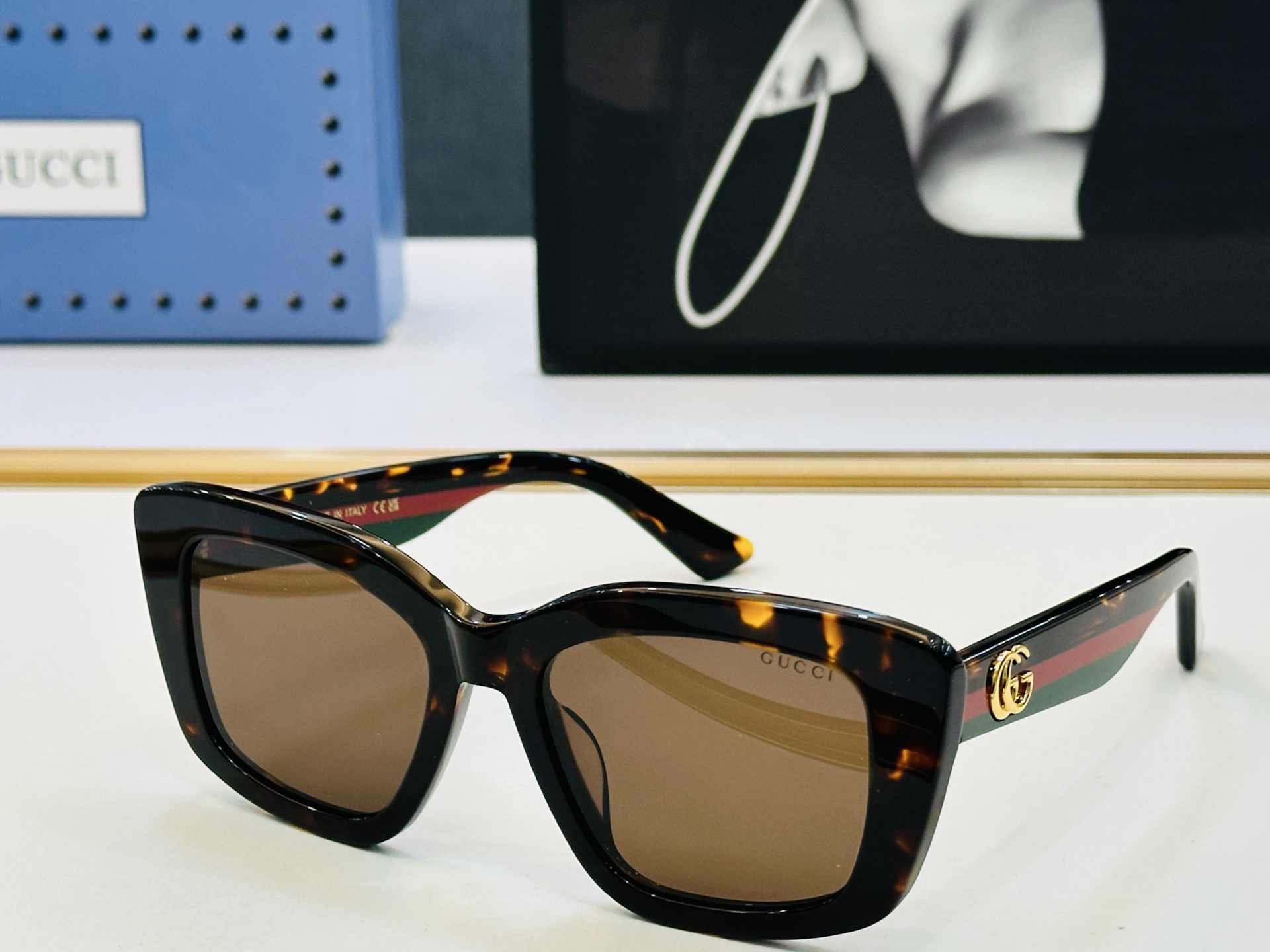 GUCC* 古家 GG1556S 🐝🐝系列 Size：53口19-145 🍁🍁q 超绝品质 太阳镜 。