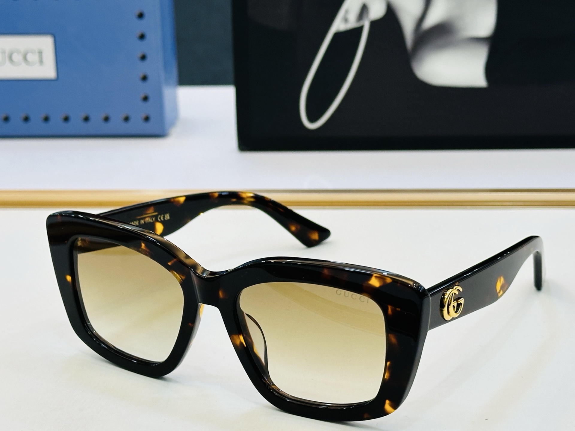 GUCC* 古家 GG1556S 🐝🐝系列 Size：53口19-145 🍁🍁q 超绝品质 太阳镜 。