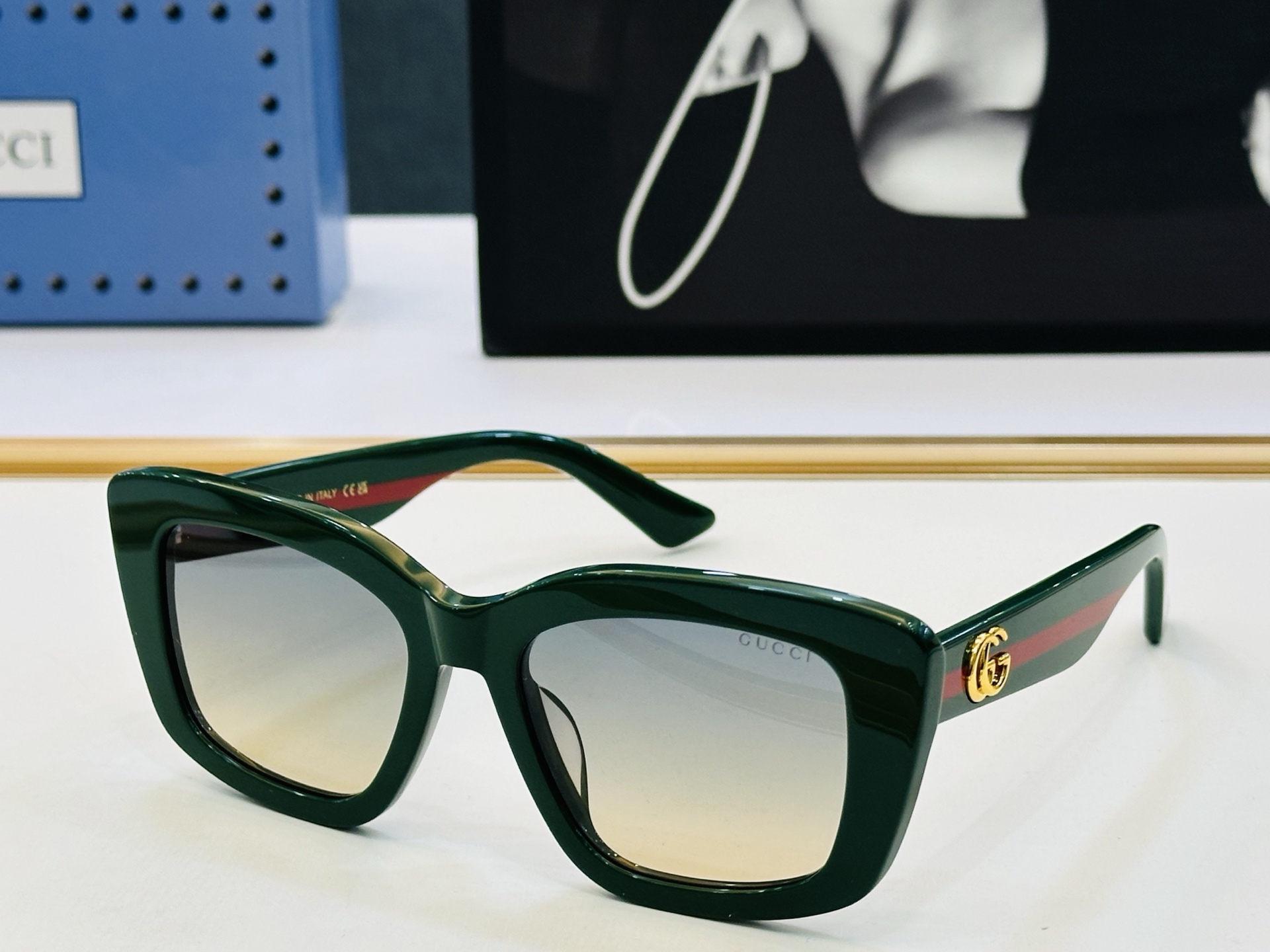 GUCC* 古家 GG1556S 🐝🐝系列 Size：53口19-145 🍁🍁q 超绝品质 太阳镜 。