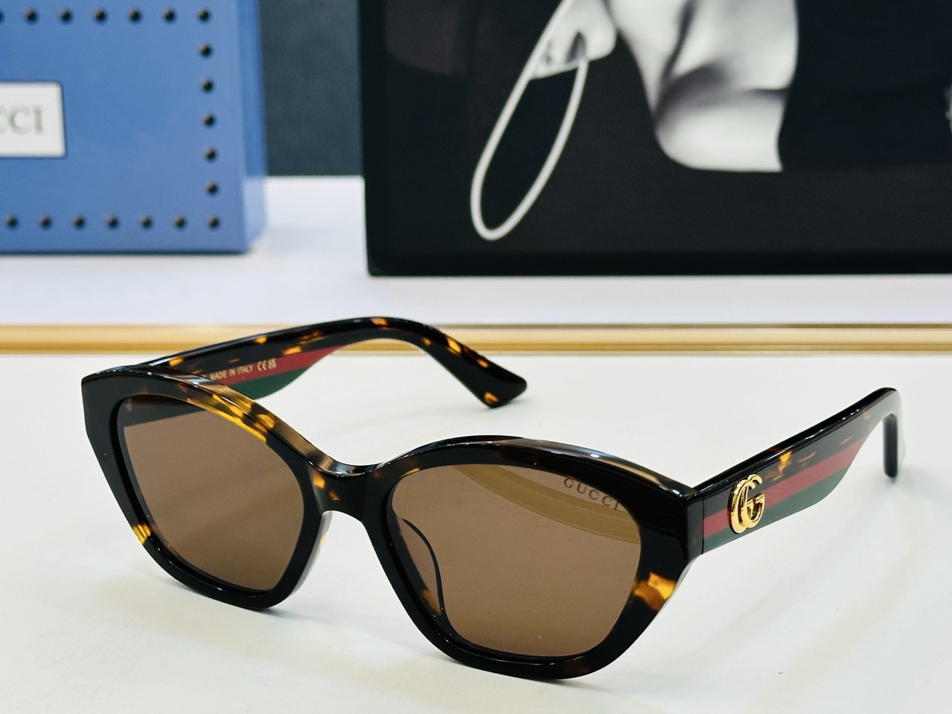 GUCC* 古家 GG1555S 🐝🐝系列 Size：55口18-145 🍁🍁q 超绝品质 太阳镜 。