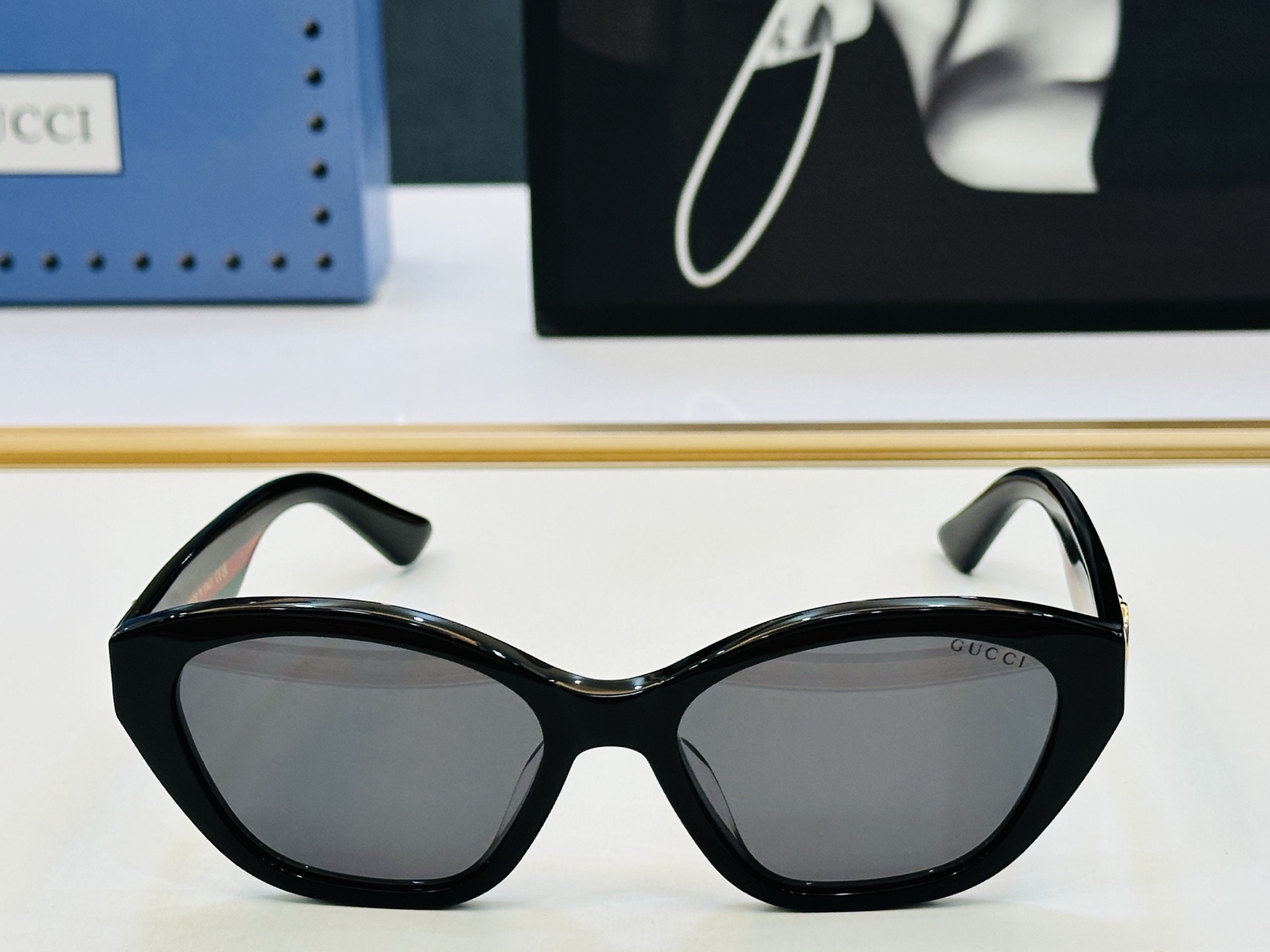 GUCC* 古家 GG1555S 🐝🐝系列 Size：55口18-145 🍁🍁q 超绝品质 太阳镜 。