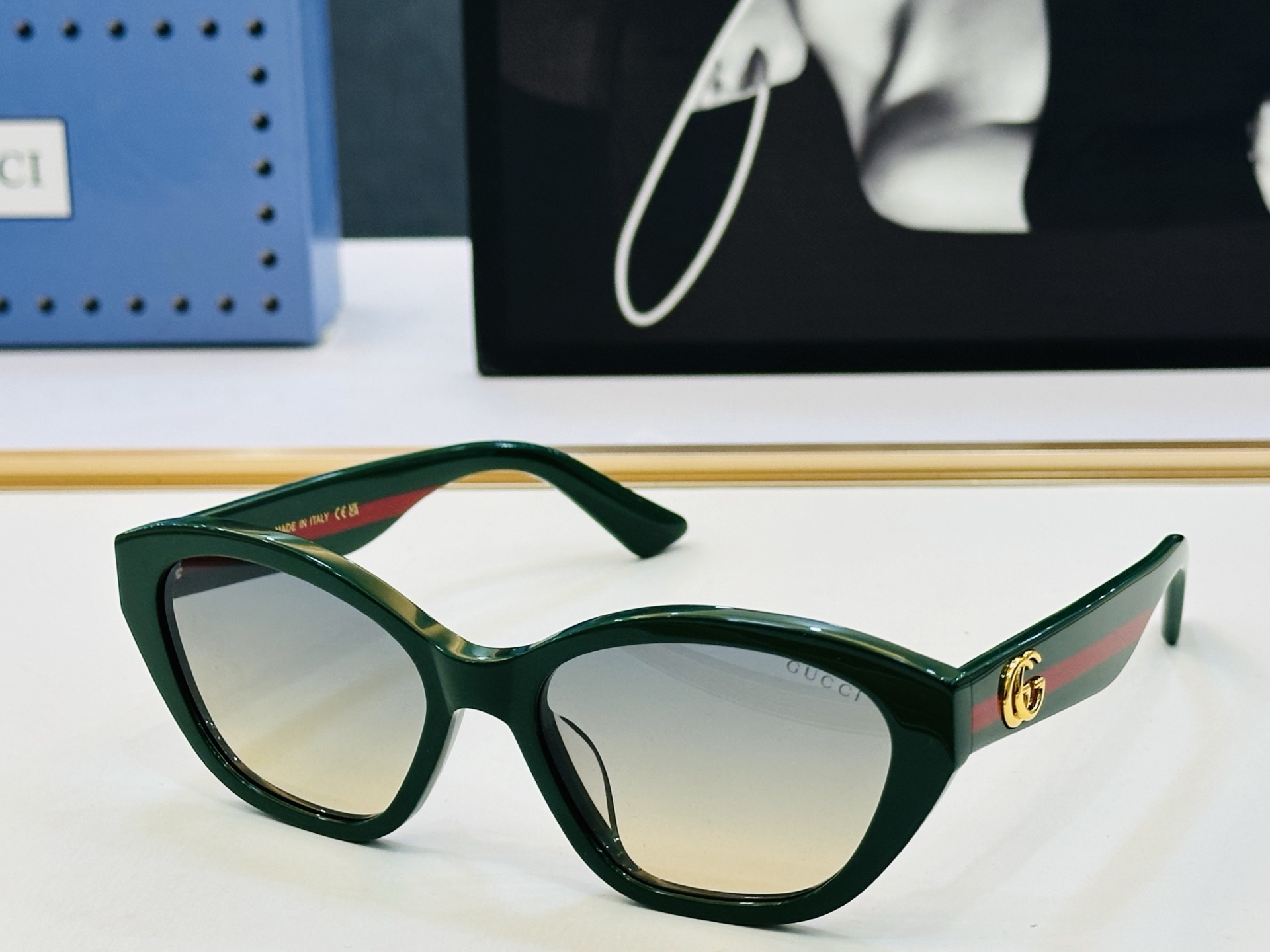 GUCC* 古家 GG1555S 🐝🐝系列 Size：55口18-145 🍁🍁q 超绝品质 太阳镜 。