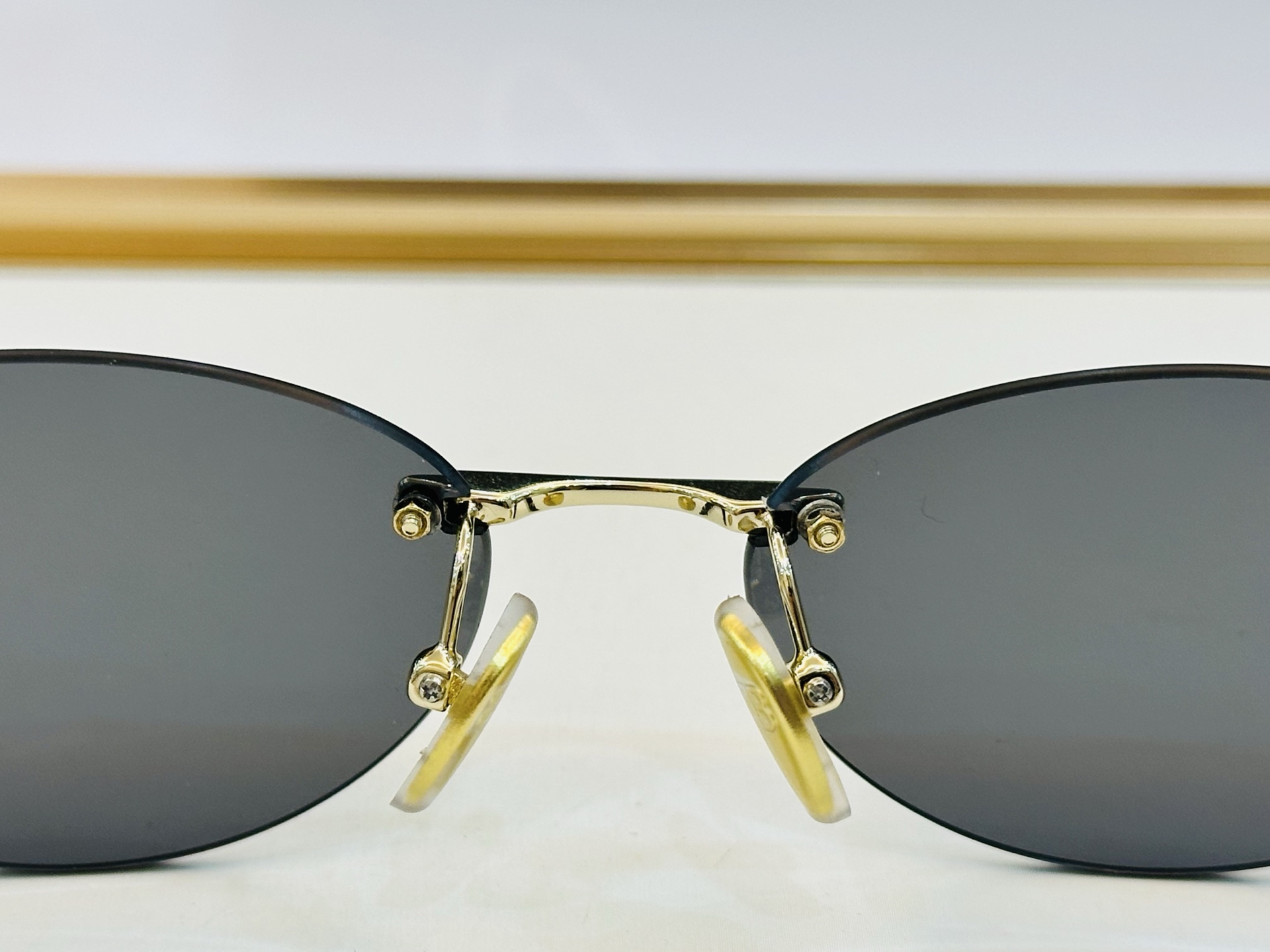 BALENCIAGA巴黎世家 最新 版型很特别的设计让人一眼爱上 BB0486S Size: 61口17