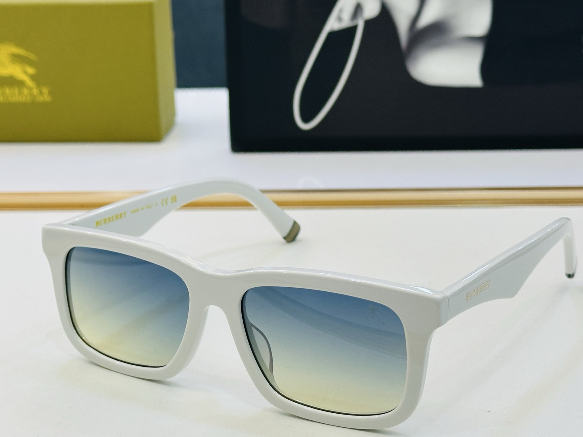 新款 BURBERR*🔻巴家 B5887 百搭镜架Size：56口18-145 高品质 到货 🌲🌲🌲b太