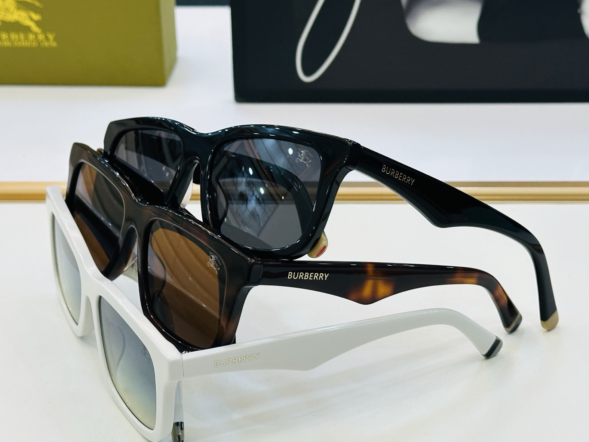 新款 BURBERR*🔻巴家 B5887 百搭镜架Size：56口18-145 高品质 到货 🌲🌲🌲b太