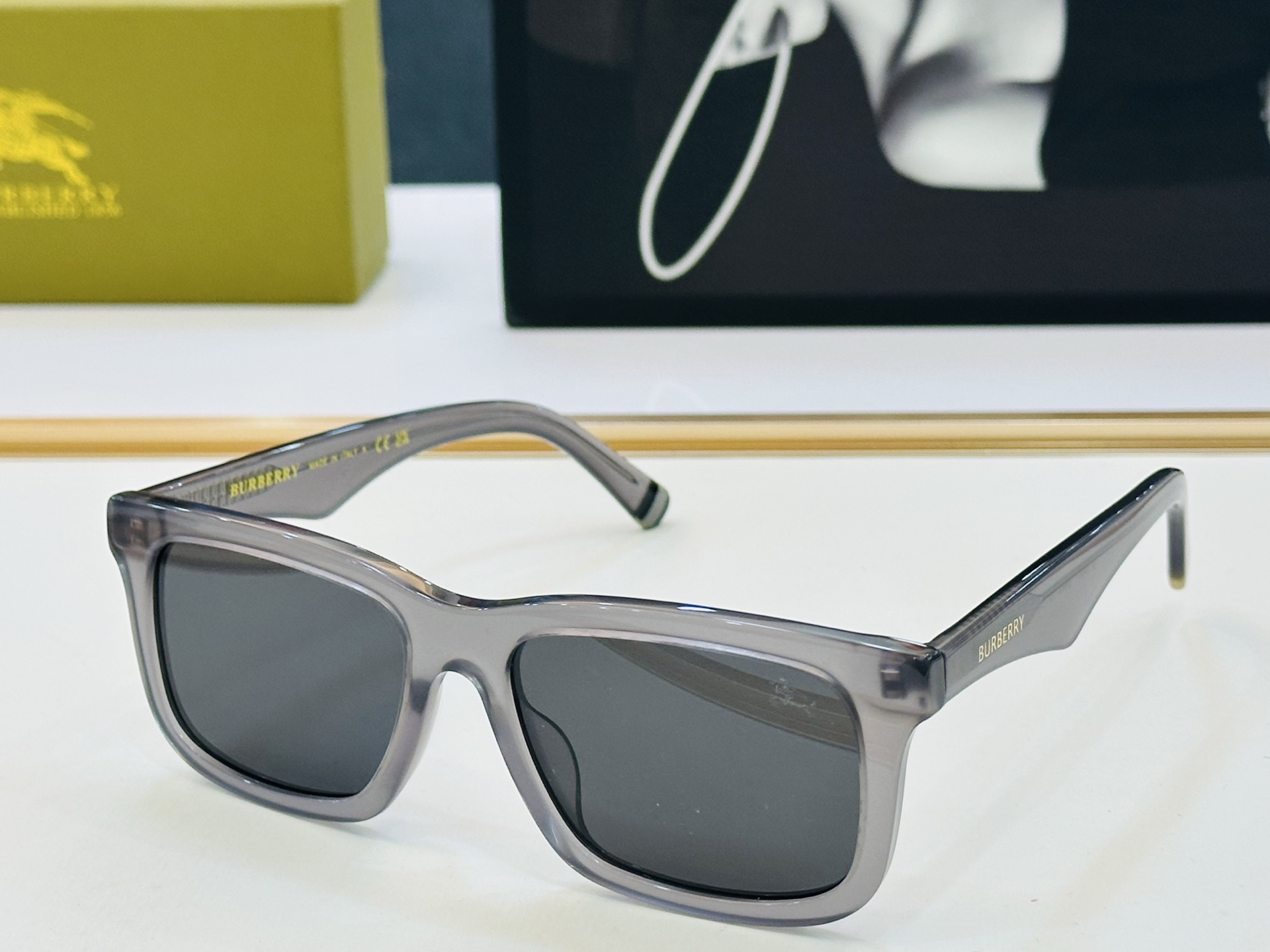 新款 BURBERR*🔻巴家 B5887 百搭镜架Size：56口18-145 高品质 到货 🌲🌲🌲b太