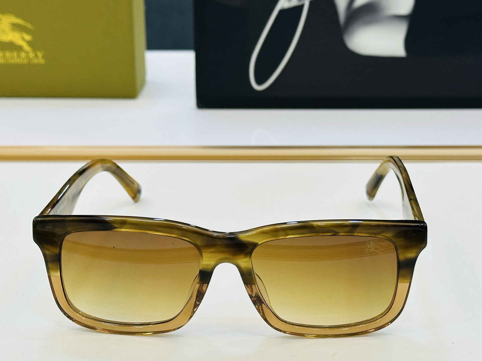 新款 BURBERR*🔻巴家 B5887 百搭镜架Size：56口18-145 高品质 到货 🌲🌲🌲b太