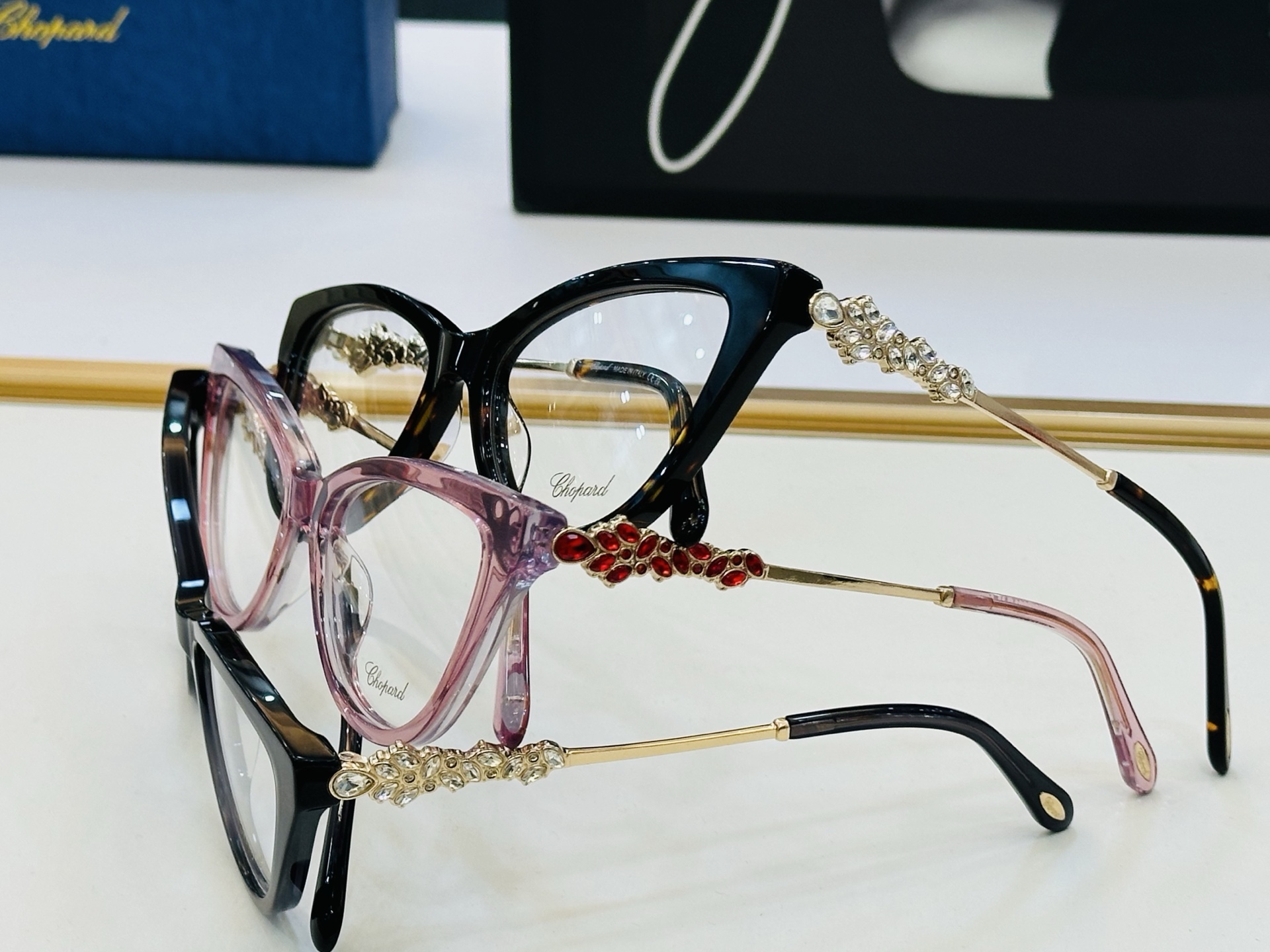 原版 ChoPard肖邦 MODEL: VCH360 Size：54口17-145 以现代时尚的设计风格