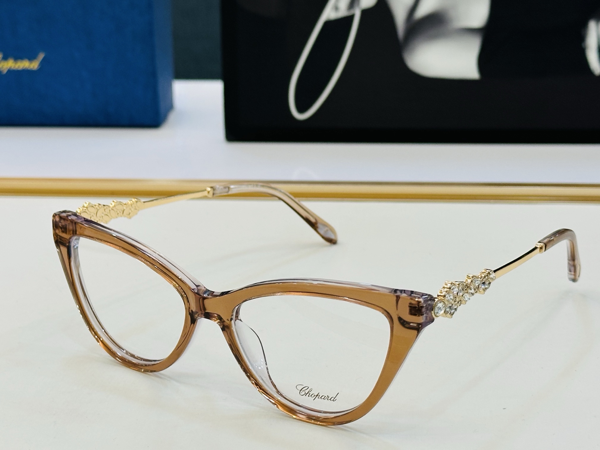 原版 ChoPard肖邦 MODEL: VCH360 Size：54口17-145 以现代时尚的设计风格