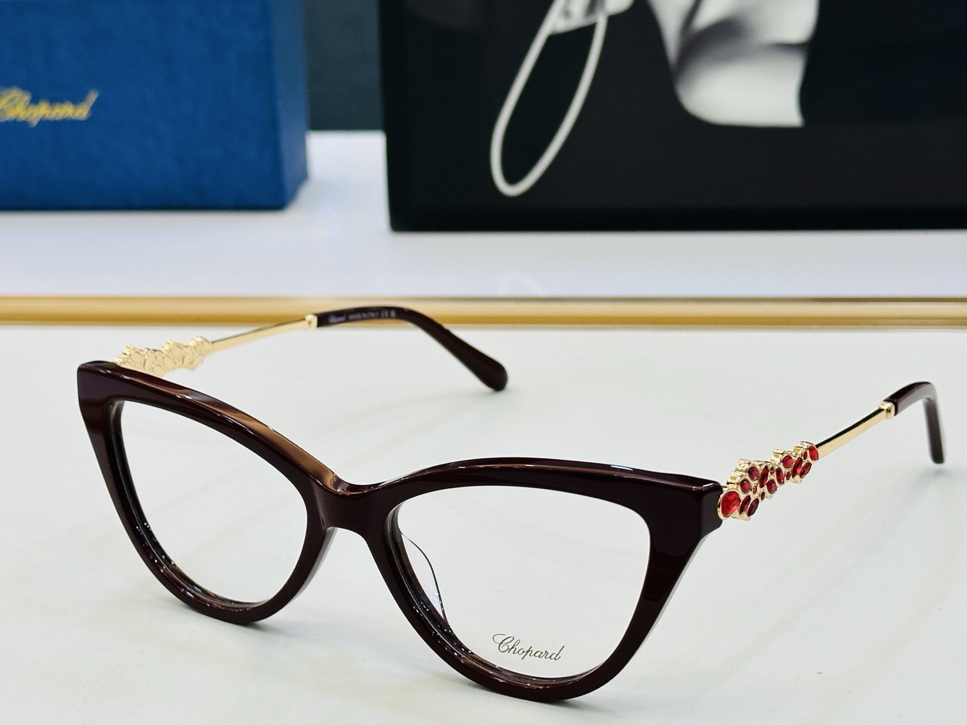 原版 ChoPard肖邦 MODEL: VCH360 Size：54口17-145 以现代时尚的设计风格