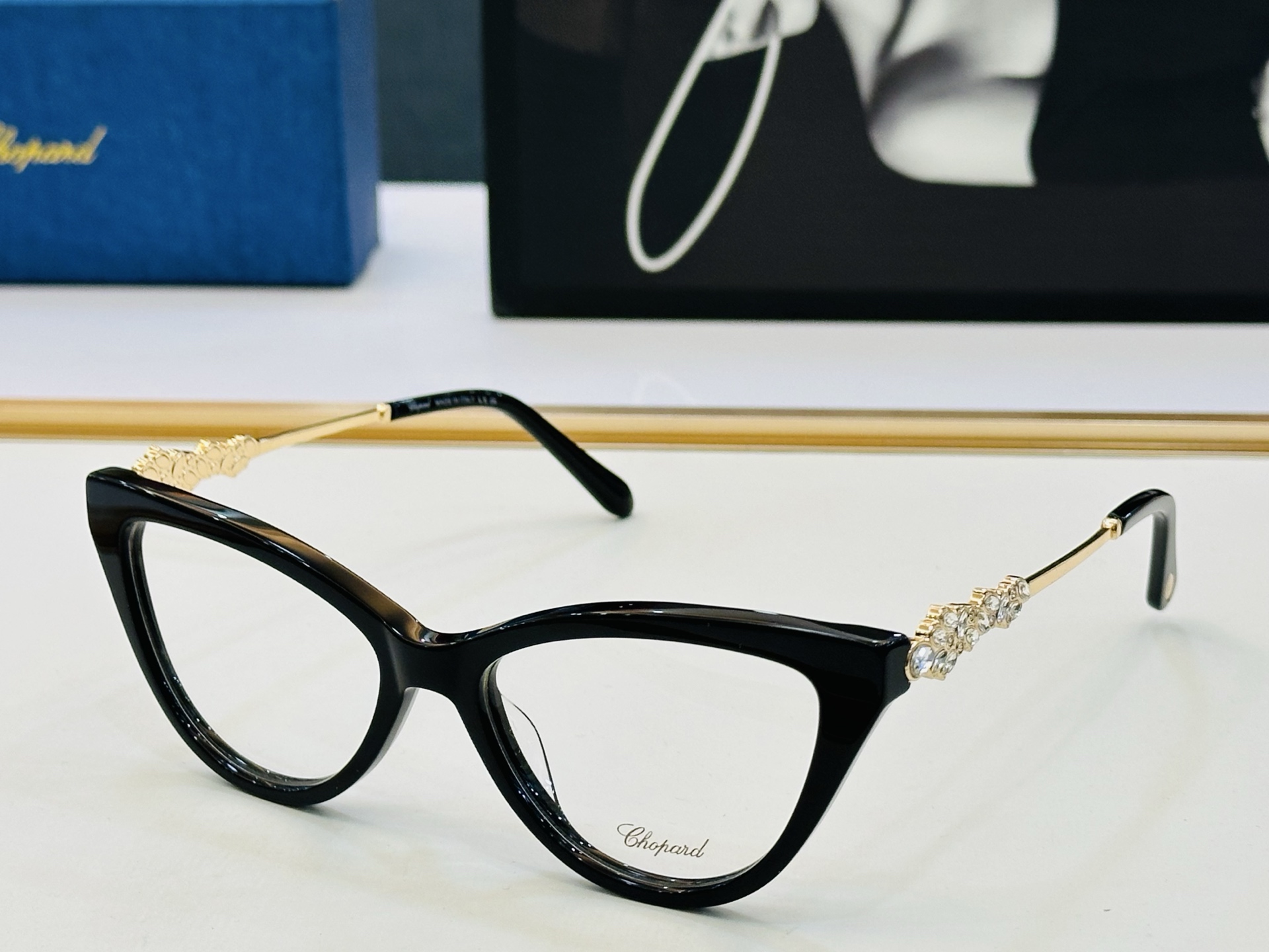 原版 ChoPard肖邦 MODEL: VCH360 Size：54口17-145 以现代时尚的设计风格