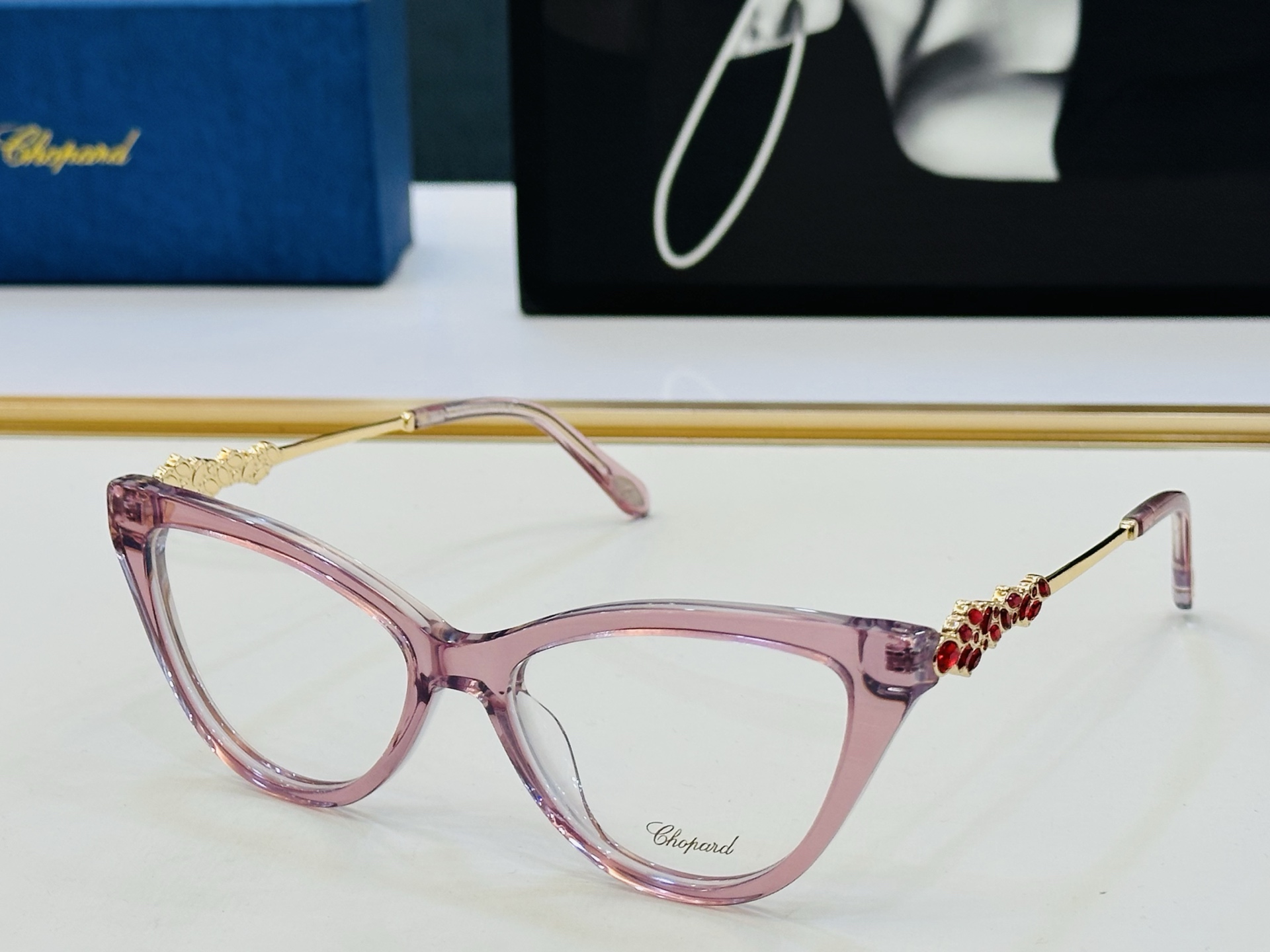 原版 ChoPard肖邦 MODEL: VCH360 Size：54口17-145 以现代时尚的设计风格