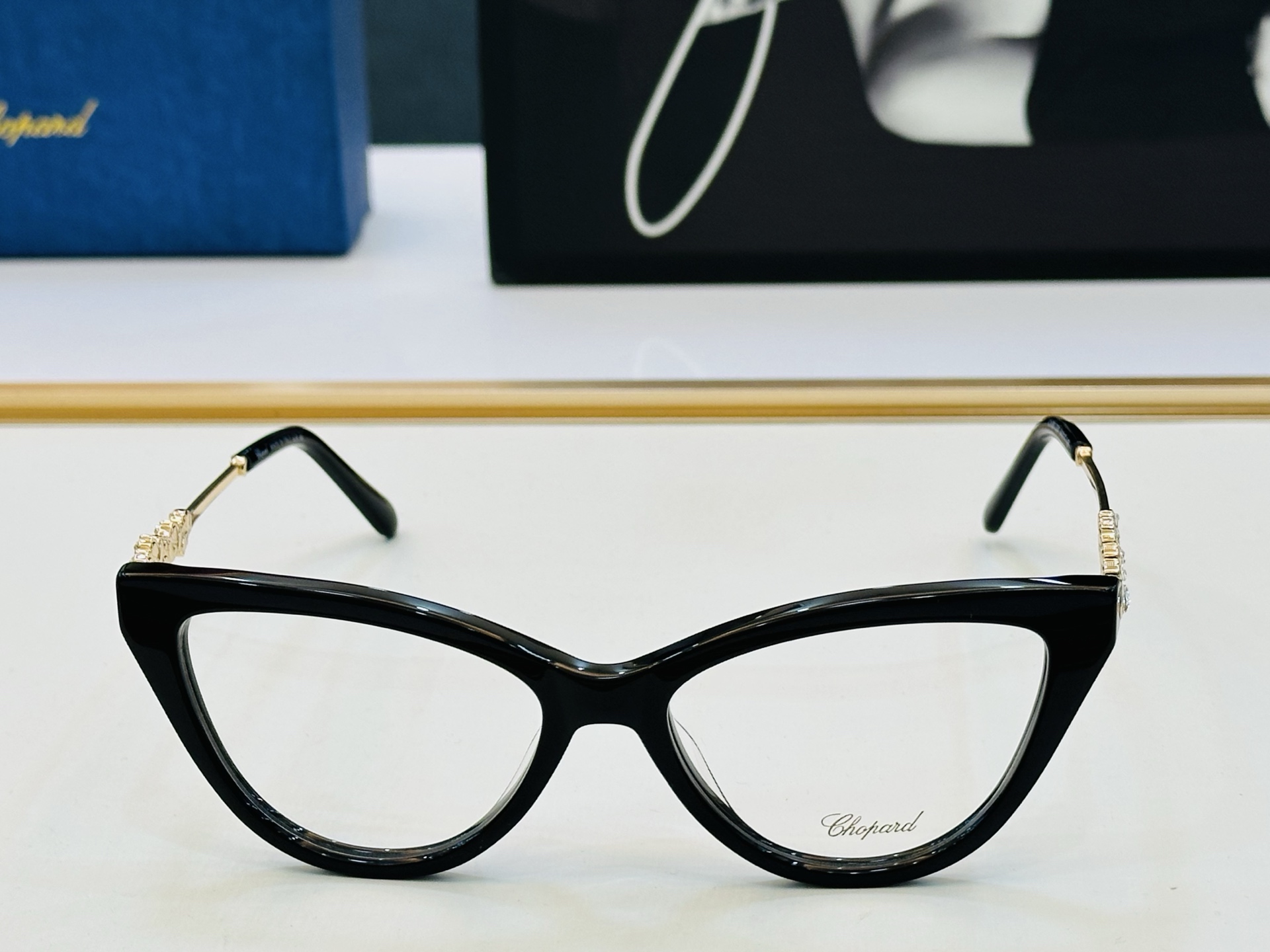 原版 ChoPard肖邦 MODEL: VCH360 Size：54口17-145 以现代时尚的设计风格