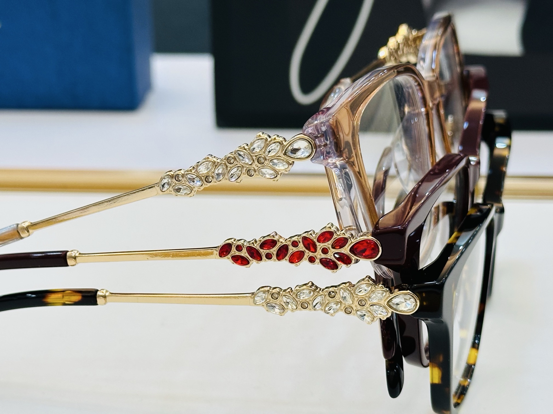 原版 ChoPard肖邦 MODEL: VCH361 Size：53口18-145 以现代时尚的设计风格