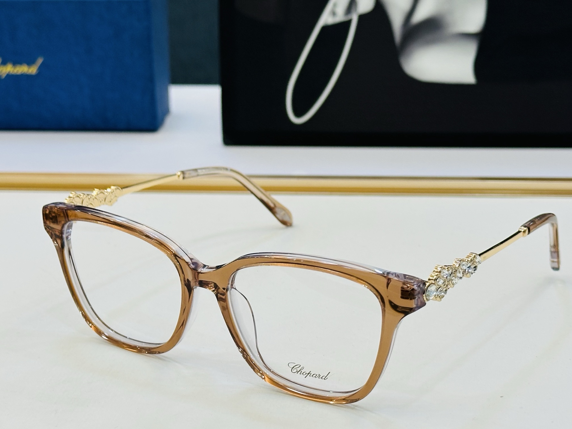 原版 ChoPard肖邦 MODEL: VCH361 Size：53口18-145 以现代时尚的设计风格