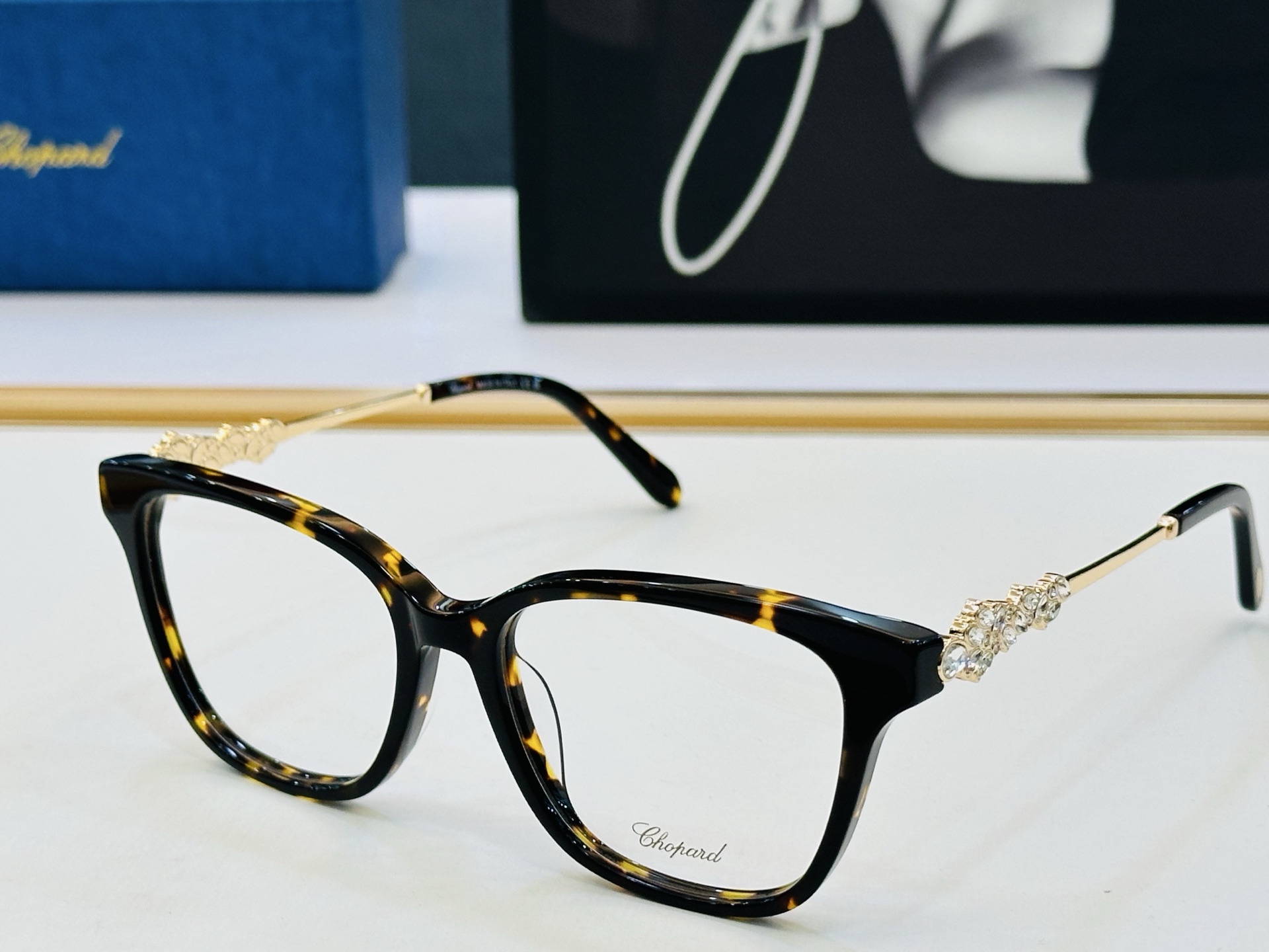 原版 ChoPard肖邦 MODEL: VCH361 Size：53口18-145 以现代时尚的设计风格