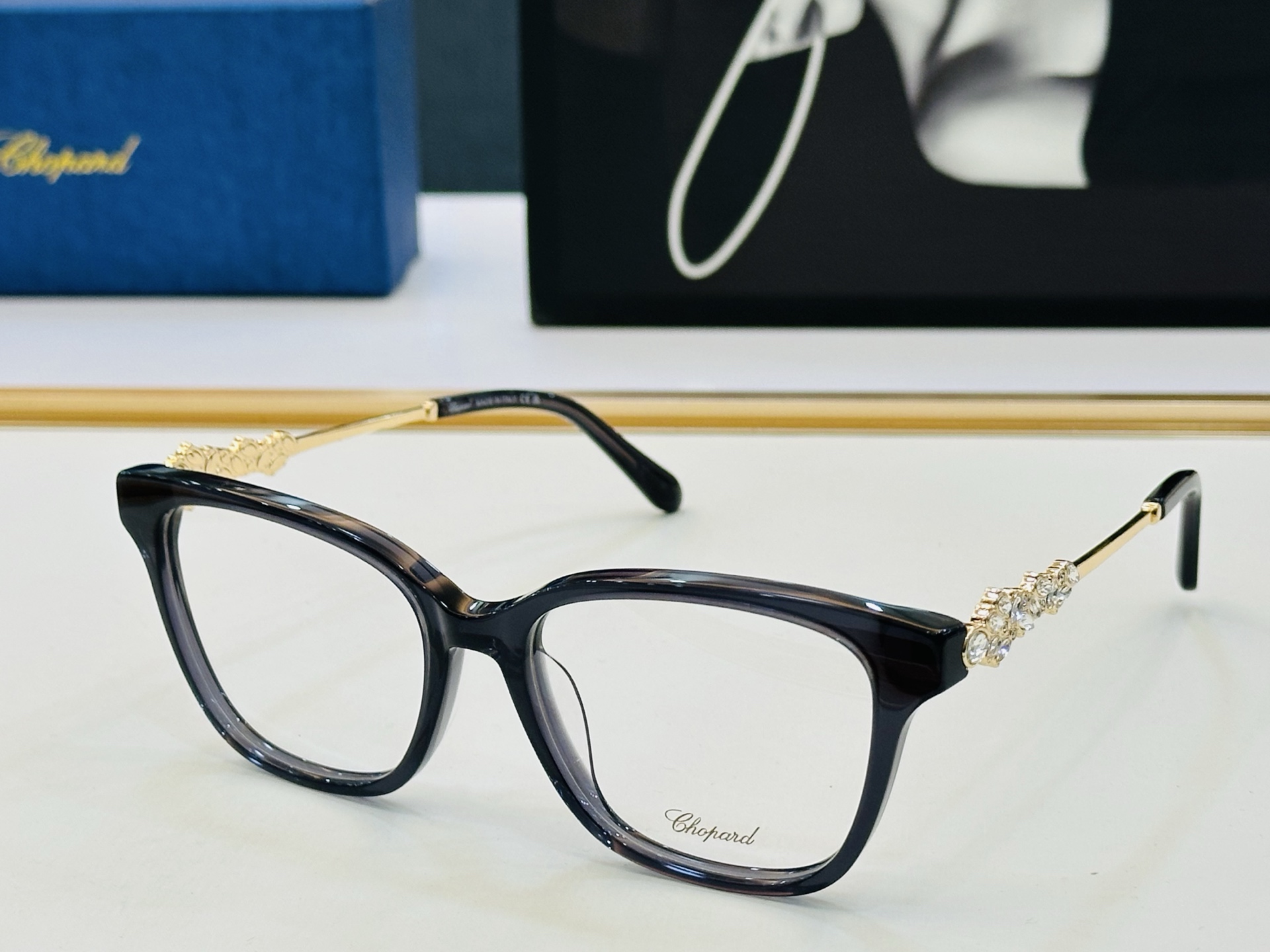 原版 ChoPard肖邦 MODEL: VCH361 Size：53口18-145 以现代时尚的设计风格