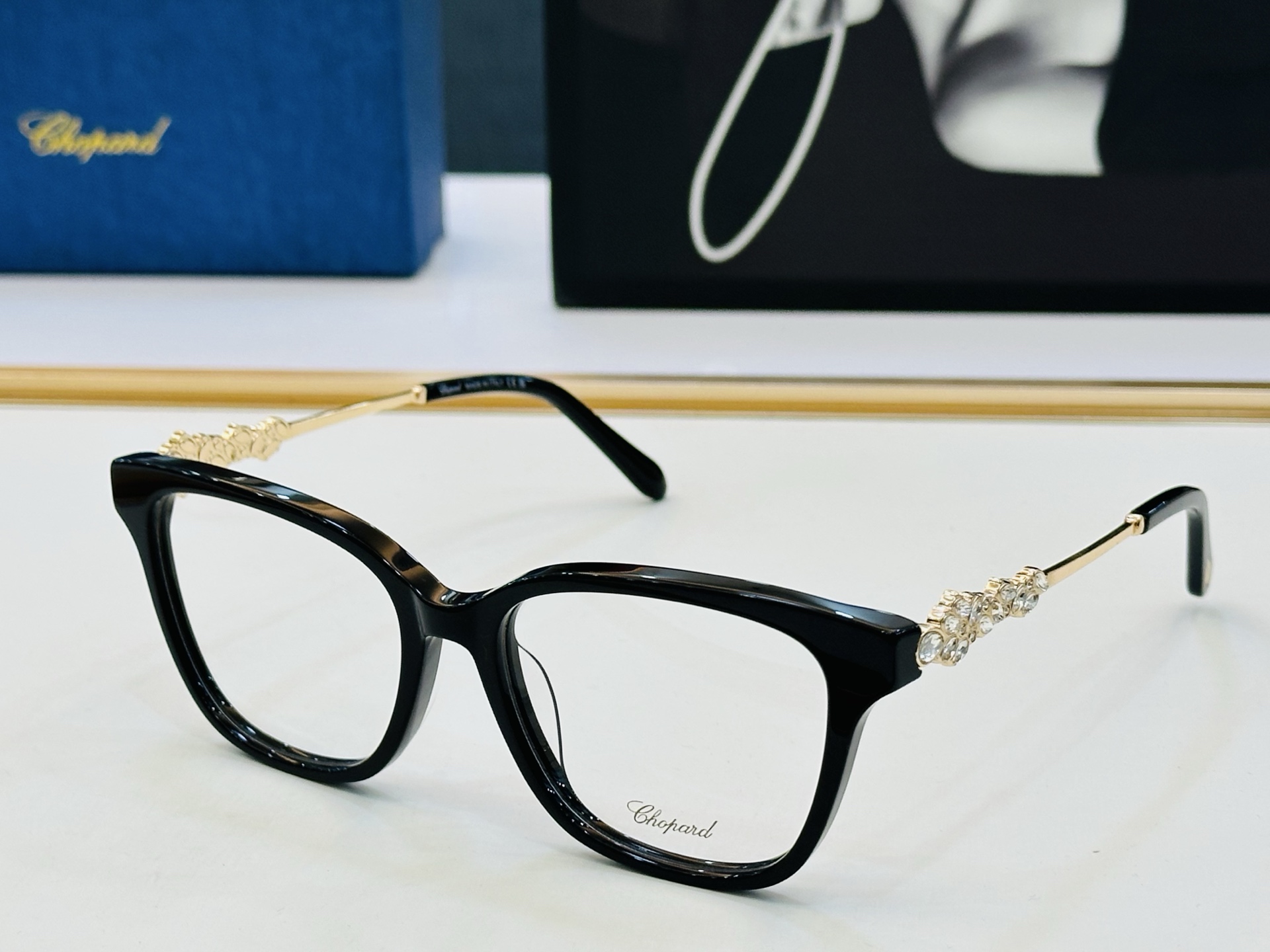 原版 ChoPard肖邦 MODEL: VCH361 Size：53口18-145 以现代时尚的设计风格