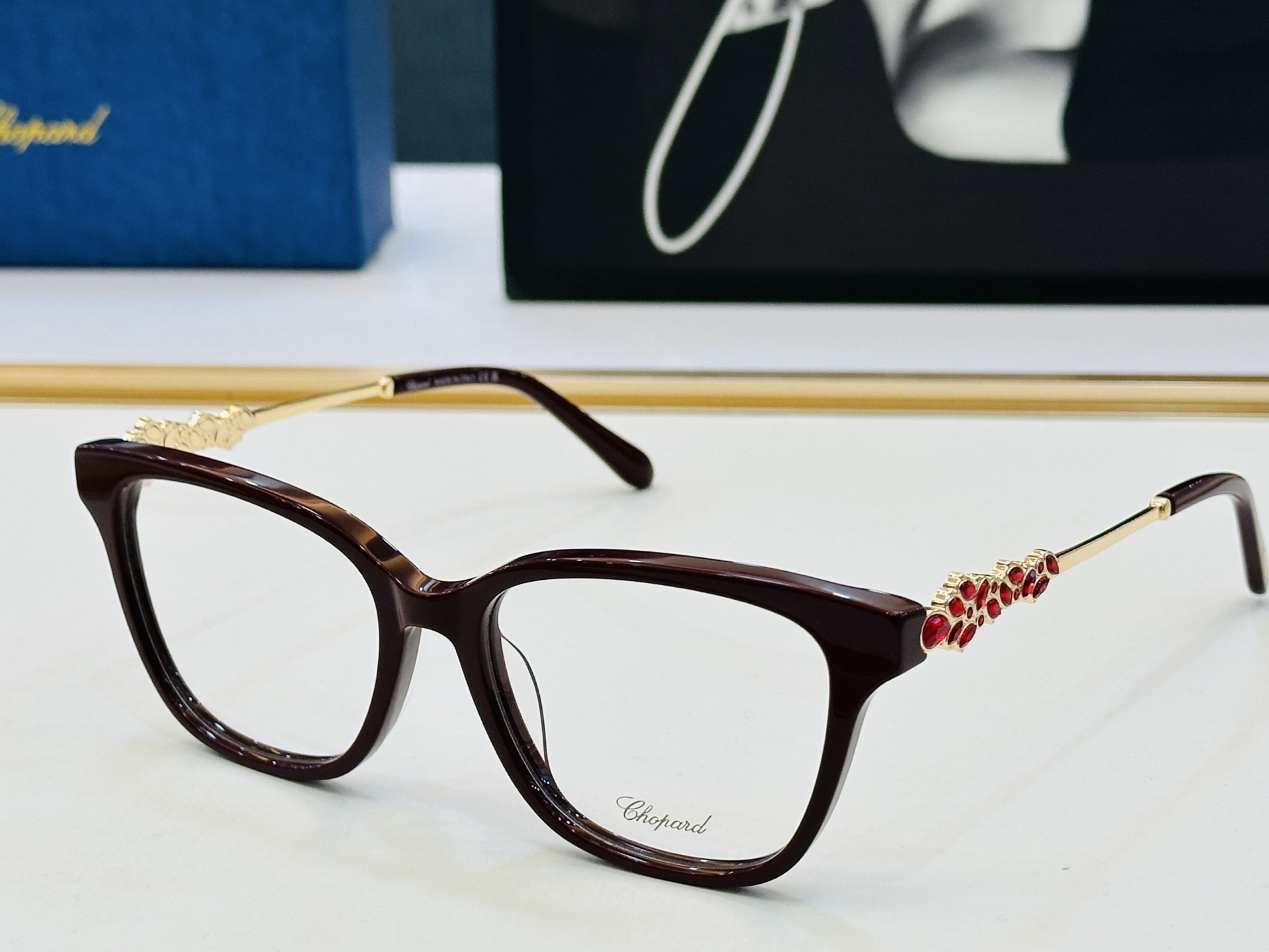 原版 ChoPard肖邦 MODEL: VCH361 Size：53口18-145 以现代时尚的设计风格