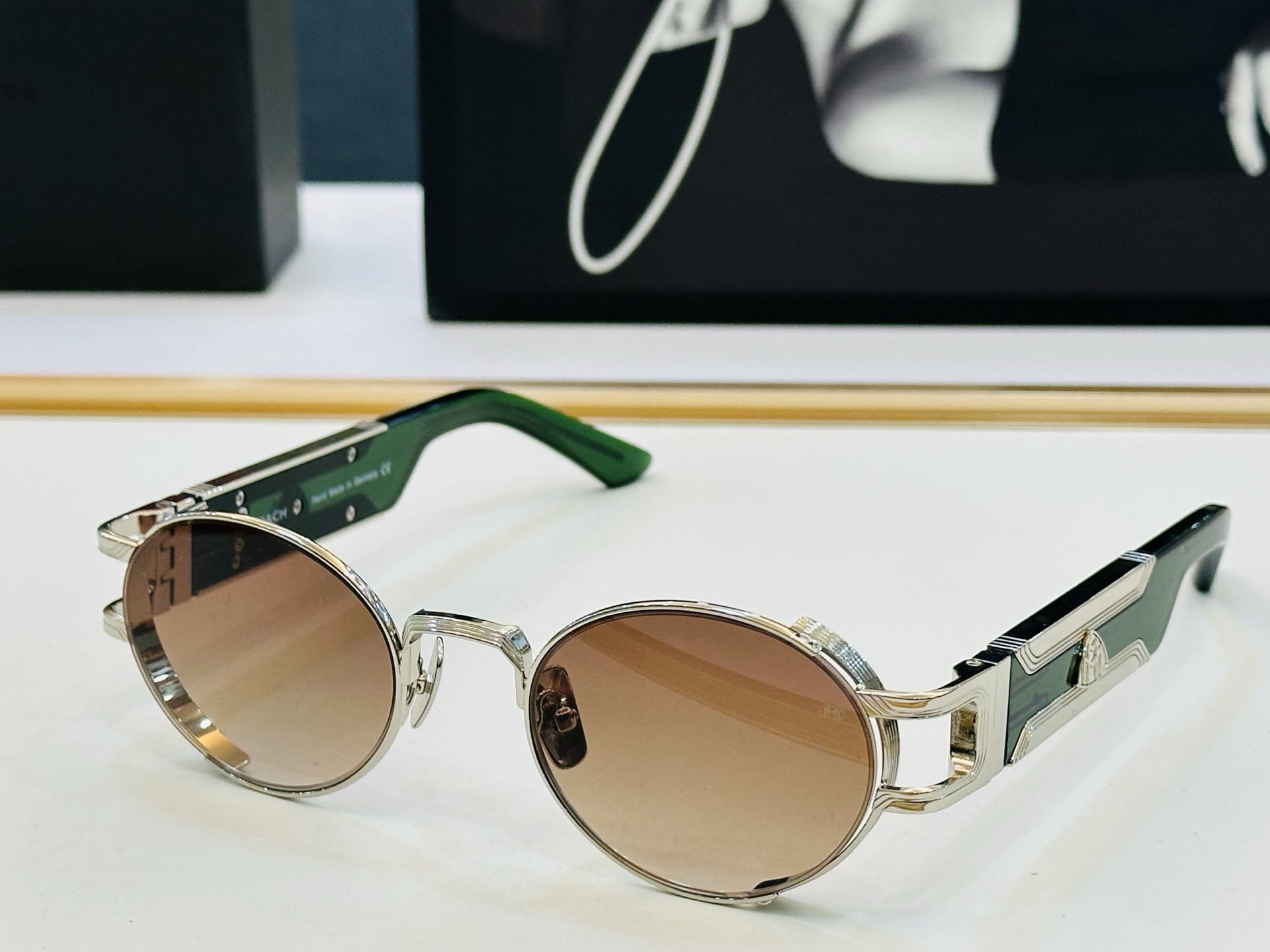 高品质 迈巴赫 🎉🎉做工精美💕💕MAYBAC*H Z32 Size：52口22-145 质感十足👍CC高