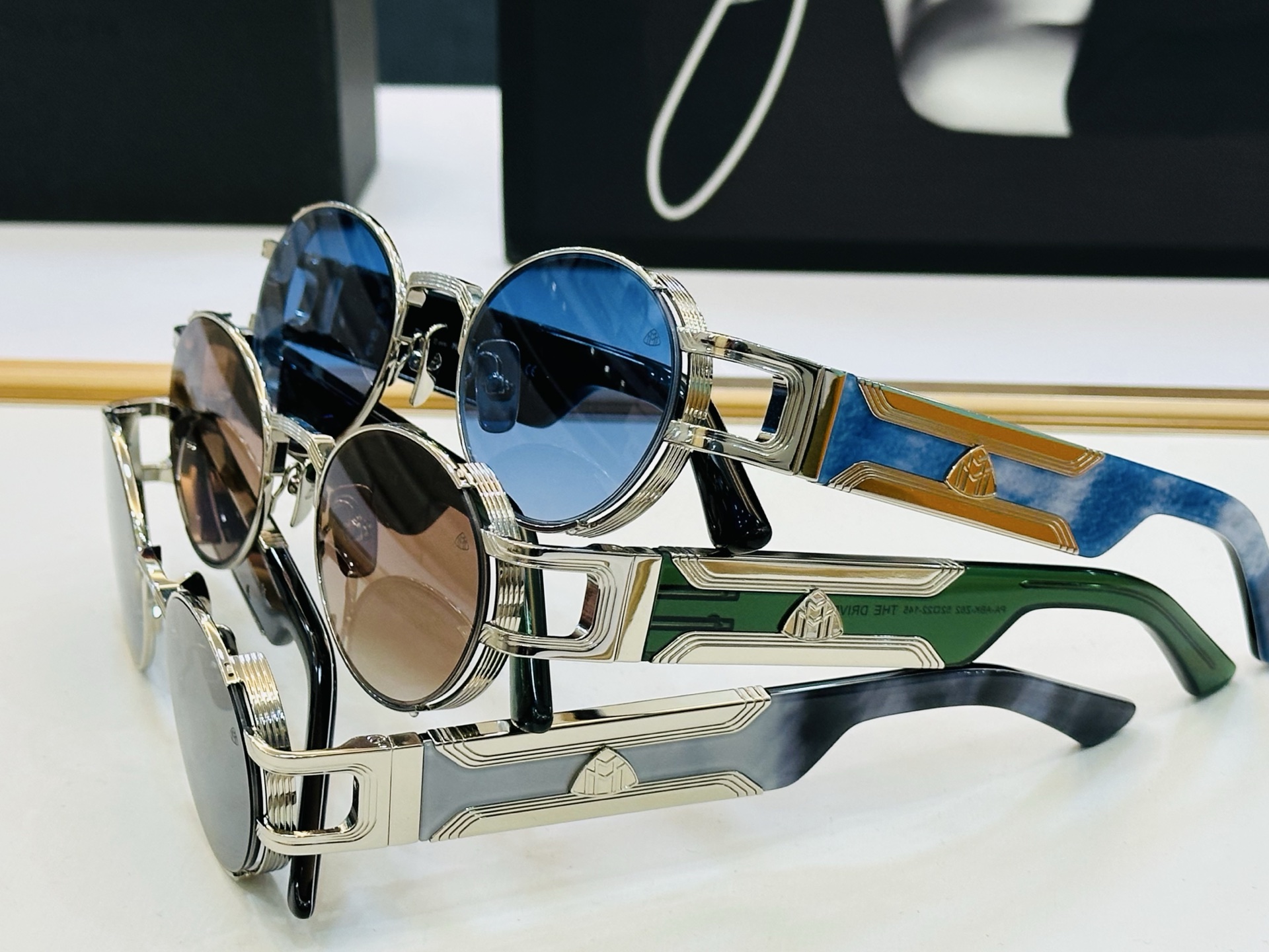 高品质 迈巴赫 🎉🎉做工精美💕💕MAYBAC*H Z32 Size：52口22-145 质感十足👍CC高